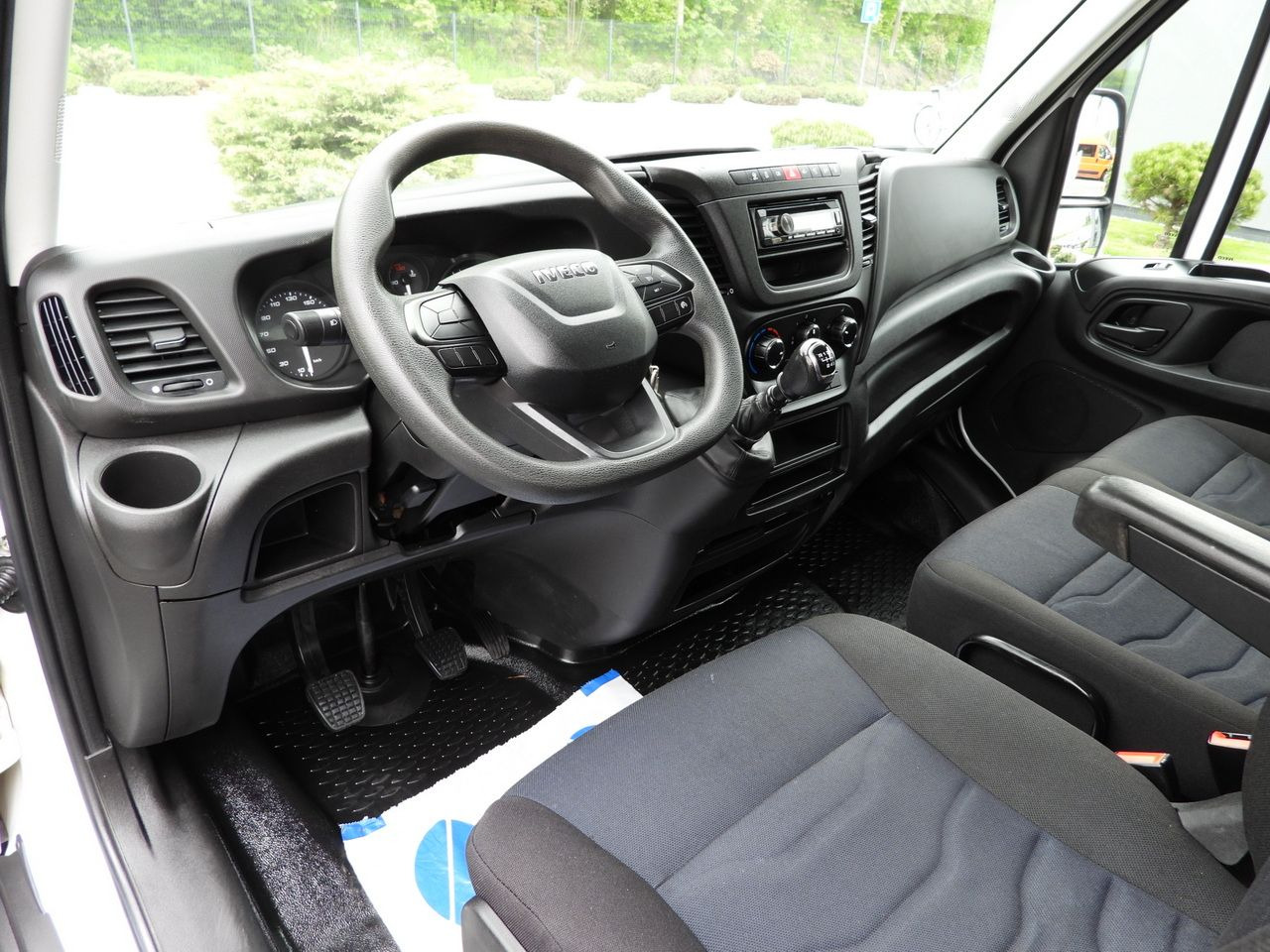 IVECO DAILY 35C14 TIPPER CRUISE CONTROL TWIN WHEELS 140HP - Billenőplatós kisteherautó: 2 kép. IVECO DAILY 35C14 TIPPER CRUISE CONTROL TWIN WHEELS 140HP - Billenőplatós kisteherautó: 2 kép.