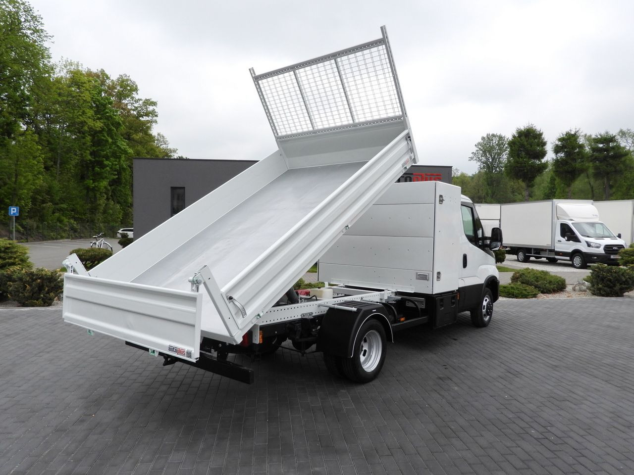 IVECO DAILY 35C14 TIPPER CRUISE CONTROL TWIN WHEELS 140HP - Billenőplatós kisteherautó: 3 kép. IVECO DAILY 35C14 TIPPER CRUISE CONTROL TWIN WHEELS 140HP - Billenőplatós kisteherautó: 3 kép.
