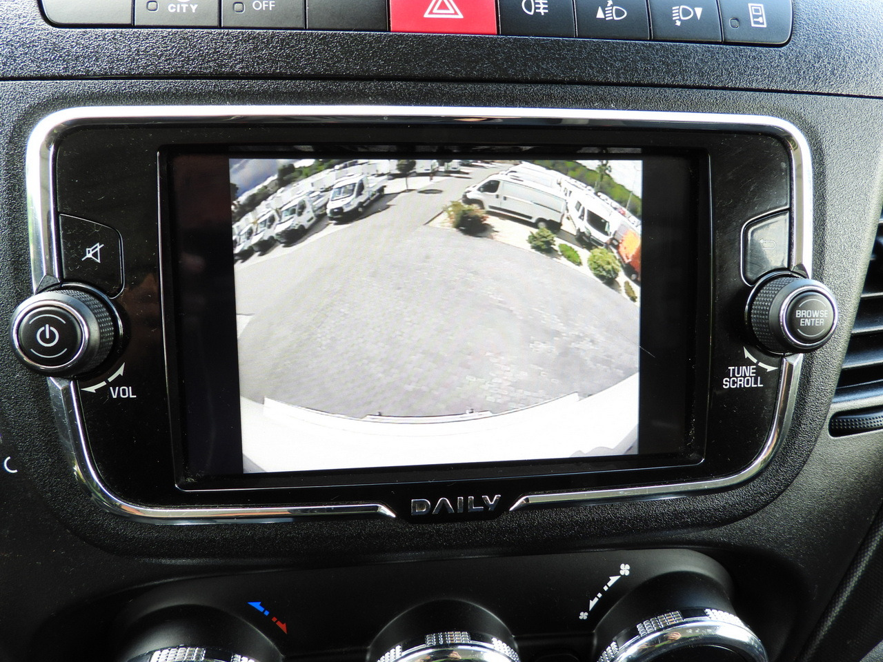 Dobozos kisteherautó IVECO DAILY 35C16 BOX LIFT 8 PALLETS CRUISE CONTROL TWIN WHEELS AIR CONDITIONING 160HP: 39 kép. Dobozos kisteherautó IVECO DAILY 35C16 BOX LIFT 8 PALLETS CRUISE CONTROL TWIN WHEELS AIR CONDITIONING 160HP: 39 kép.