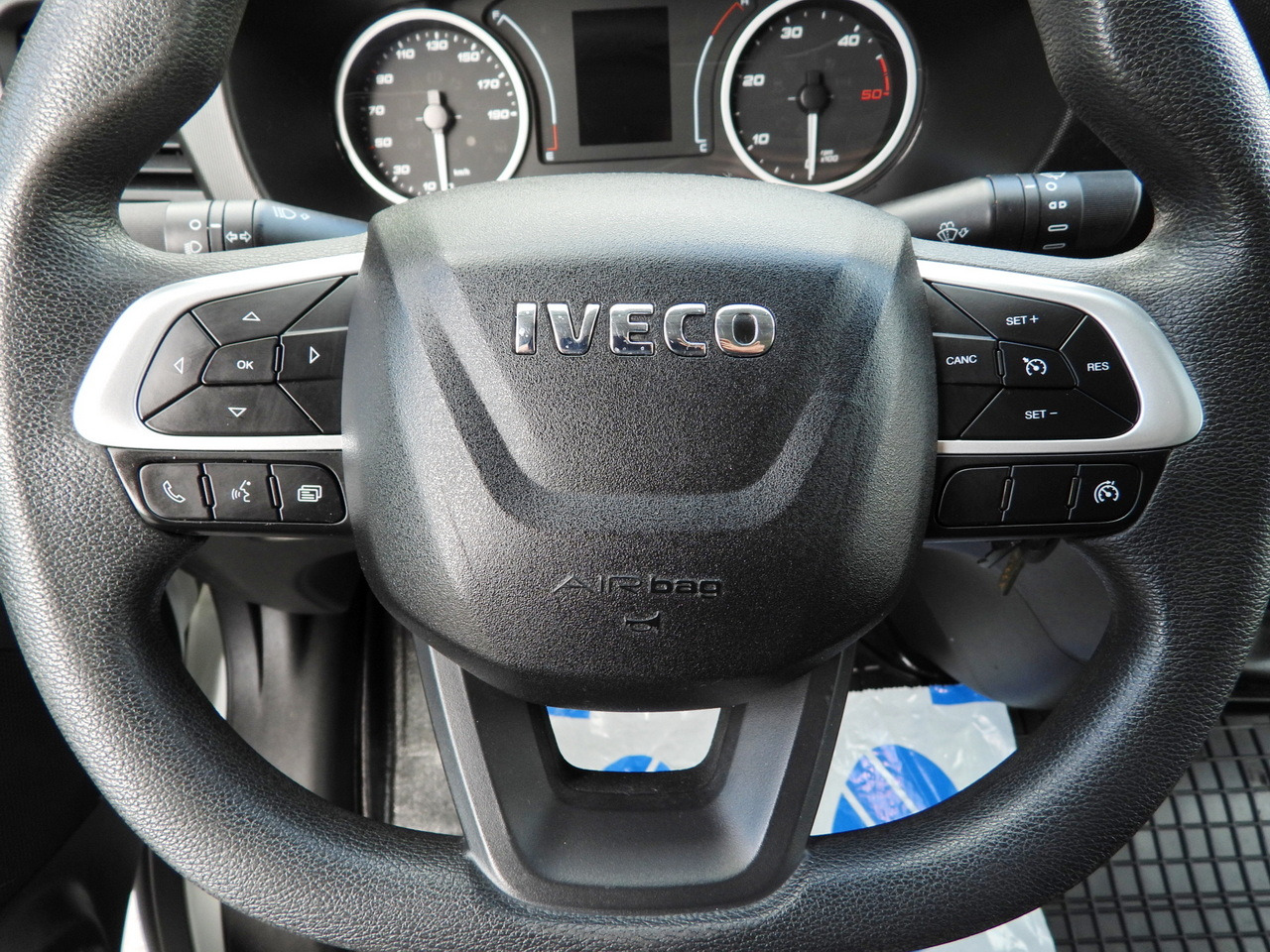 Dobozos kisteherautó IVECO DAILY 35C16 BOX LIFT 8 PALLETS CRUISE CONTROL TWIN WHEELS AIR CONDITIONING 160HP: 32 kép. Dobozos kisteherautó IVECO DAILY 35C16 BOX LIFT 8 PALLETS CRUISE CONTROL TWIN WHEELS AIR CONDITIONING 160HP: 32 kép.