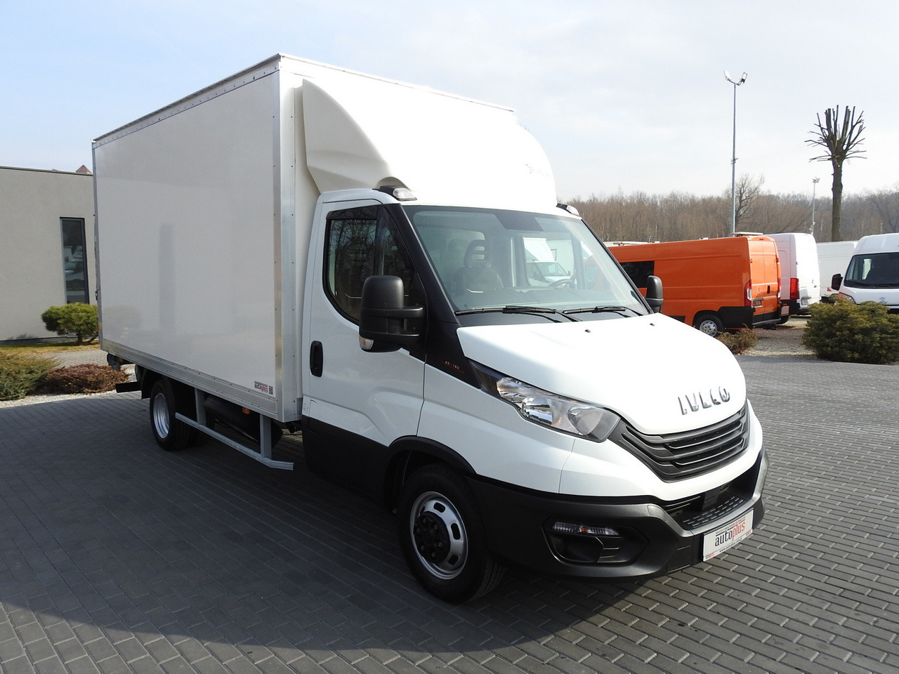 IVECO DAILY 35C16 BOX LIFT 8 PALLETS CRUISE CONTROL TWIN WHEELS AIR CONDITIONING 160HP - Dobozos kisteherautó: 4 kép. IVECO DAILY 35C16 BOX LIFT 8 PALLETS CRUISE CONTROL TWIN WHEELS AIR CONDITIONING 160HP - Dobozos kisteherautó: 4 kép.