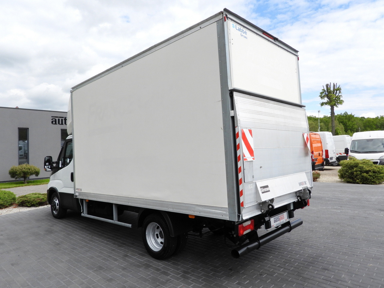 Dobozos kisteherautó IVECO DAILY 35C16 BOX LIFT 8 PALLETS CRUISE CONTROL TWIN WHEELS AIR CONDITIONING 160HP: 10 kép. Dobozos kisteherautó IVECO DAILY 35C16 BOX LIFT 8 PALLETS CRUISE CONTROL TWIN WHEELS AIR CONDITIONING 160HP: 10 kép.