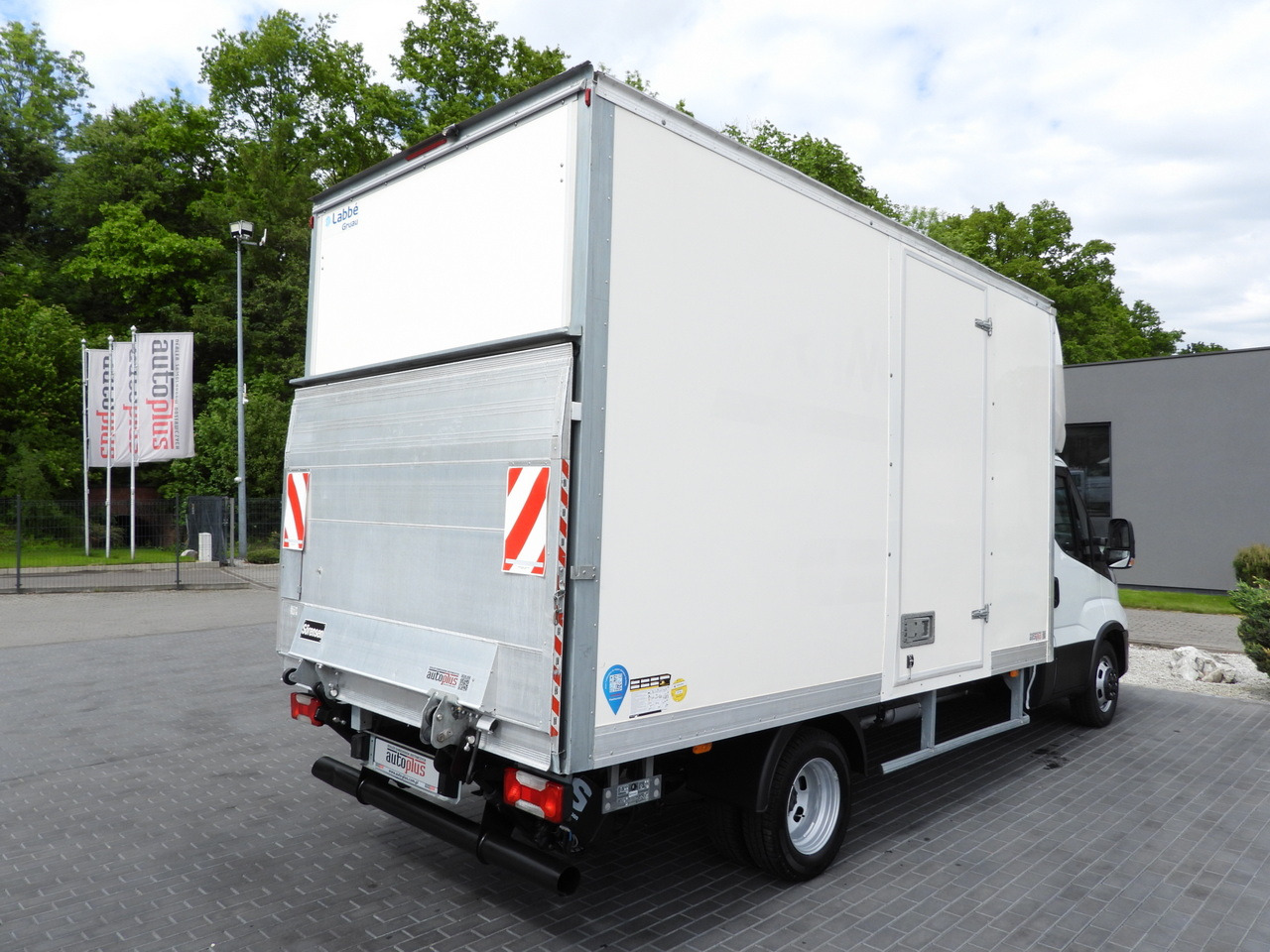 Dobozos kisteherautó IVECO DAILY 35C16 BOX LIFT 8 PALLETS CRUISE CONTROL TWIN WHEELS AIR CONDITIONING 160HP: 14 kép. Dobozos kisteherautó IVECO DAILY 35C16 BOX LIFT 8 PALLETS CRUISE CONTROL TWIN WHEELS AIR CONDITIONING 160HP: 14 kép.