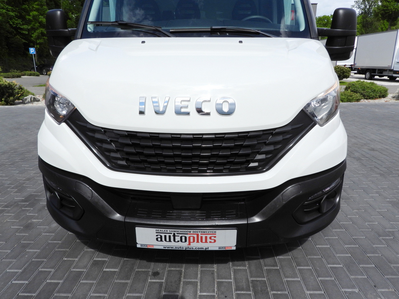 Dobozos kisteherautó IVECO DAILY 35C16 BOX LIFT 8 PALLETS CRUISE CONTROL TWIN WHEELS AIR CONDITIONING 160HP: 15 kép. Dobozos kisteherautó IVECO DAILY 35C16 BOX LIFT 8 PALLETS CRUISE CONTROL TWIN WHEELS AIR CONDITIONING 160HP: 15 kép.