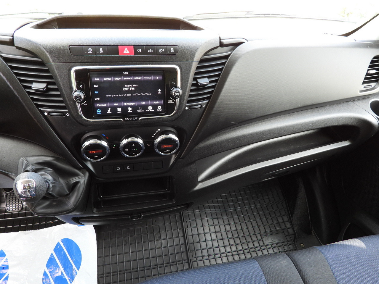 Dobozos kisteherautó IVECO DAILY 35C16 BOX LIFT 8 PALLETS CRUISE CONTROL TWIN WHEELS AIR CONDITIONING 160HP: 36 kép. Dobozos kisteherautó IVECO DAILY 35C16 BOX LIFT 8 PALLETS CRUISE CONTROL TWIN WHEELS AIR CONDITIONING 160HP: 36 kép.