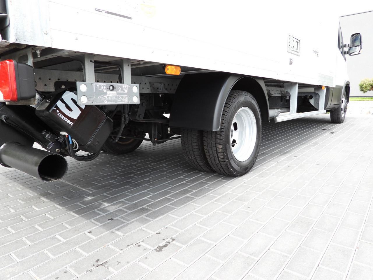 Dobozos kisteherautó IVECO DAILY 35C16 BOX LIFT 8 PALLETS CRUISE CONTROL TWIN WHEELS AIR CONDITIONING 160HP: 17 kép. Dobozos kisteherautó IVECO DAILY 35C16 BOX LIFT 8 PALLETS CRUISE CONTROL TWIN WHEELS AIR CONDITIONING 160HP: 17 kép.