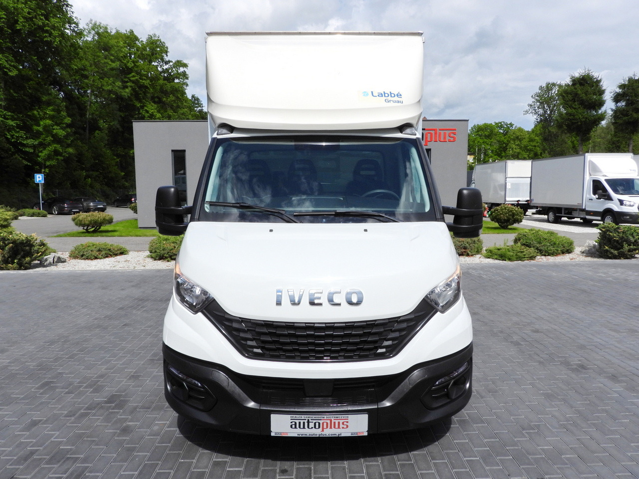 Dobozos kisteherautó IVECO DAILY 35C16 BOX LIFT 8 PALLETS CRUISE CONTROL TWIN WHEELS AIR CONDITIONING 160HP: 5 kép. Dobozos kisteherautó IVECO DAILY 35C16 BOX LIFT 8 PALLETS CRUISE CONTROL TWIN WHEELS AIR CONDITIONING 160HP: 5 kép.