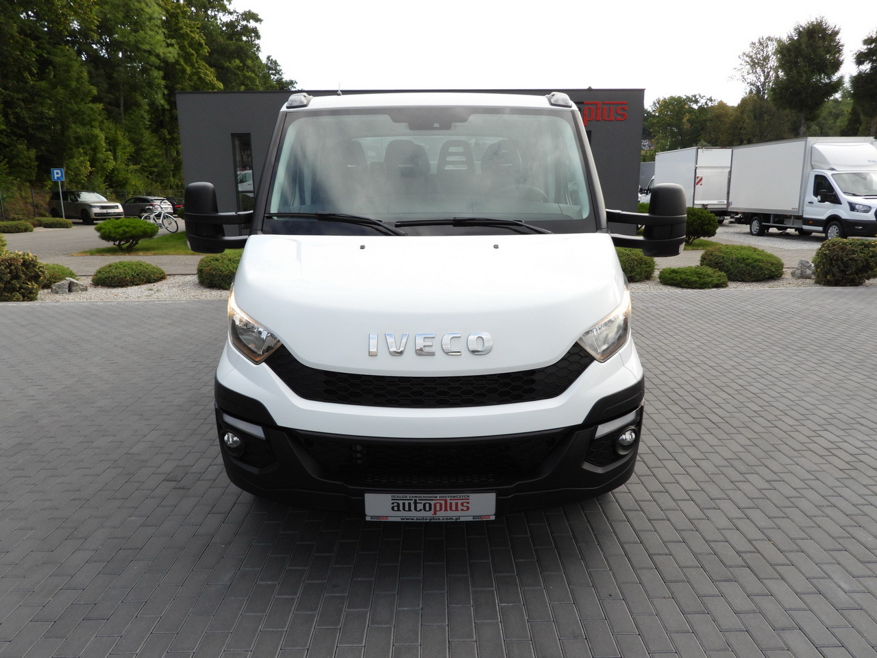 IVECO DAILY 35C17 STAKE BODY DOUBLE CABIN DOKA 7 SEATS CRUISE CONTROL TWIN WHEELS AIR CONDITIONING 170HP - Duplakabinos kisteherautó: 5 kép. IVECO DAILY 35C17 STAKE BODY DOUBLE CABIN DOKA 7 SEATS CRUISE CONTROL TWIN WHEELS AIR CONDITIONING 170HP - Duplakabinos kisteherautó: 5 kép.