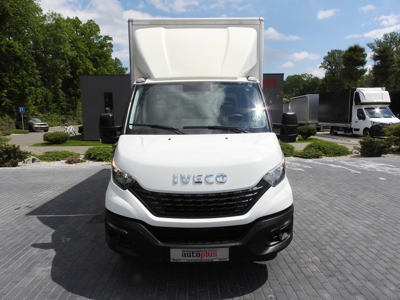 IVECO DAILY 35S14 8 PALLETS CRUISE CONTROL TWIN WHEELS AIR CONDITIONING 140HP - Dobozos kisteherautó: 5 kép. IVECO DAILY 35S14 8 PALLETS CRUISE CONTROL TWIN WHEELS AIR CONDITIONING 140HP - Dobozos kisteherautó: 5 kép.