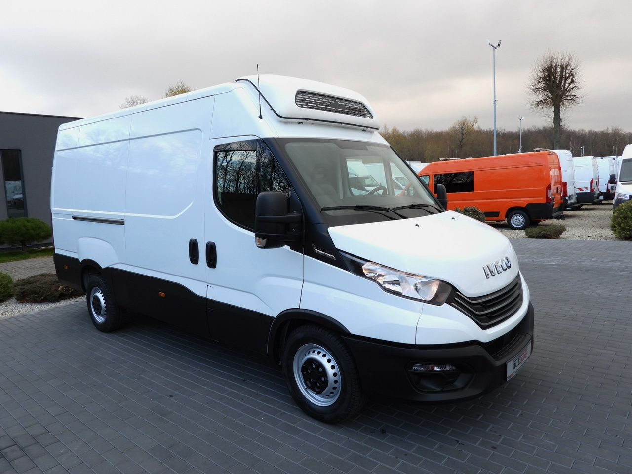 IVECO DAILY 35S14 REFRIGERATOR VAN 0*C POWER SUPPLY 230V NAVIGATION AUTOMATIC TRANSMISSION AIR CONDITIONING 140HP - Hűtős kisteherautó: 4 kép. IVECO DAILY 35S14 REFRIGERATOR VAN 0*C POWER SUPPLY 230V NAVIGATION AUTOMATIC TRANSMISSION AIR CONDITIONING 140HP - Hűtős kisteherautó: 4 kép.