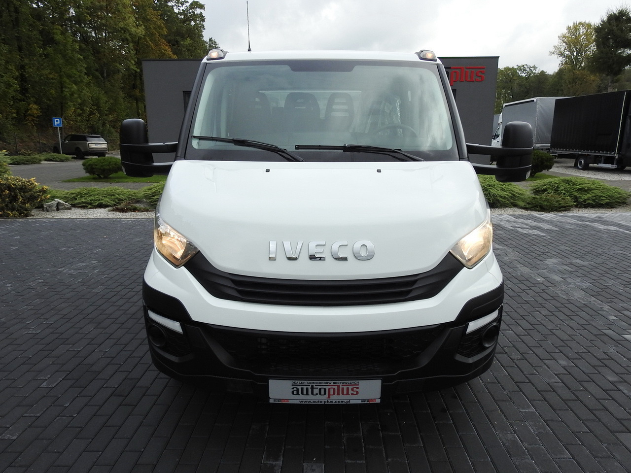 IVECO DAILY 35S15 STAKE BODY DOUBLE CABIN DOKA 7 SEATS AIR CONDITIONING 150HP - Platós kisteherautó: 5 kép. IVECO DAILY 35S15 STAKE BODY DOUBLE CABIN DOKA 7 SEATS AIR CONDITIONING 150HP - Platós kisteherautó: 5 kép.