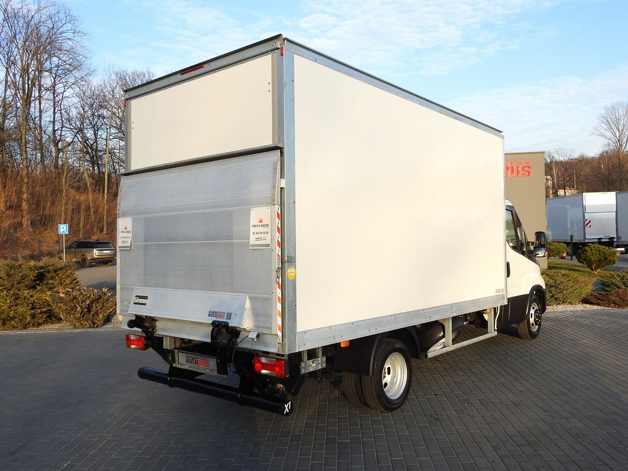 IVECO DAILY 35S16 BOX LIFT 8 PALLETS CRUISE CONTROL AIR CONDITIONING TWIN WHEELS  160HP - Dobozos kisteherautó: 3 kép. IVECO DAILY 35S16 BOX LIFT 8 PALLETS CRUISE CONTROL AIR CONDITIONING TWIN WHEELS  160HP - Dobozos kisteherautó: 3 kép.