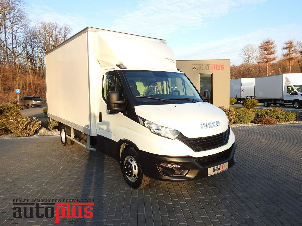 IVECO DAILY 35S16 BOX LIFT 8 PALLETS CRUISE CONTROL AIR CONDITIONING TWIN WHEELS  160HP - Dobozos kisteherautó: 1 kép. IVECO DAILY 35S16 BOX LIFT 8 PALLETS CRUISE CONTROL AIR CONDITIONING TWIN WHEELS  160HP - Dobozos kisteherautó: 1 kép.