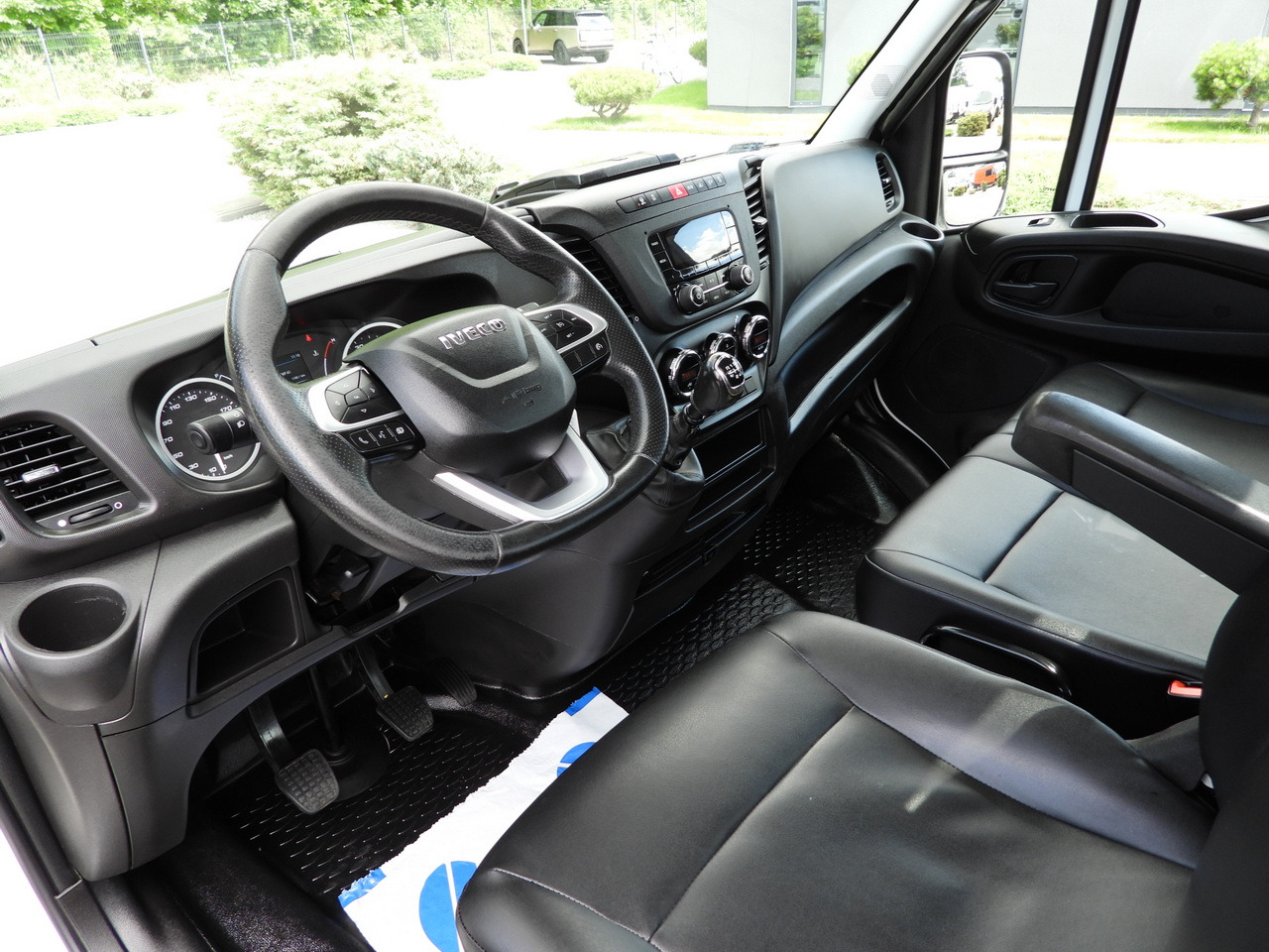 IVECO DAILY 35S16 STAKE BODY 10 PALLETS CRUISE CONTROL AIR CONDITIONING 160HP - Platós kisteherautó: 2 kép. IVECO DAILY 35S16 STAKE BODY 10 PALLETS CRUISE CONTROL AIR CONDITIONING 160HP - Platós kisteherautó: 2 kép.