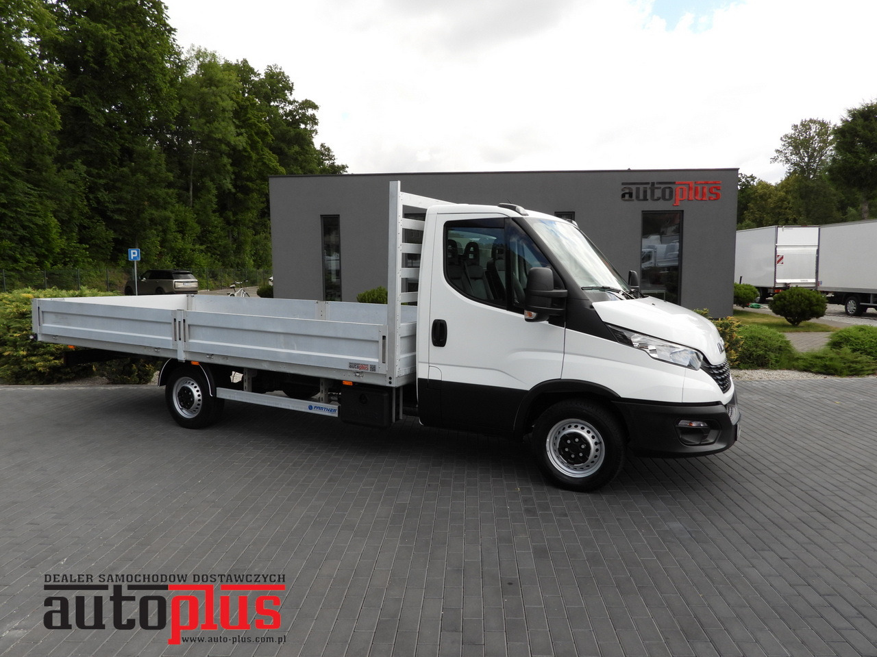 IVECO DAILY 35S16 STAKE BODY 10 PALLETS CRUISE CONTROL AIR CONDITIONING 160HP - Platós kisteherautó: 1 kép. IVECO DAILY 35S16 STAKE BODY 10 PALLETS CRUISE CONTROL AIR CONDITIONING 160HP - Platós kisteherautó: 1 kép.