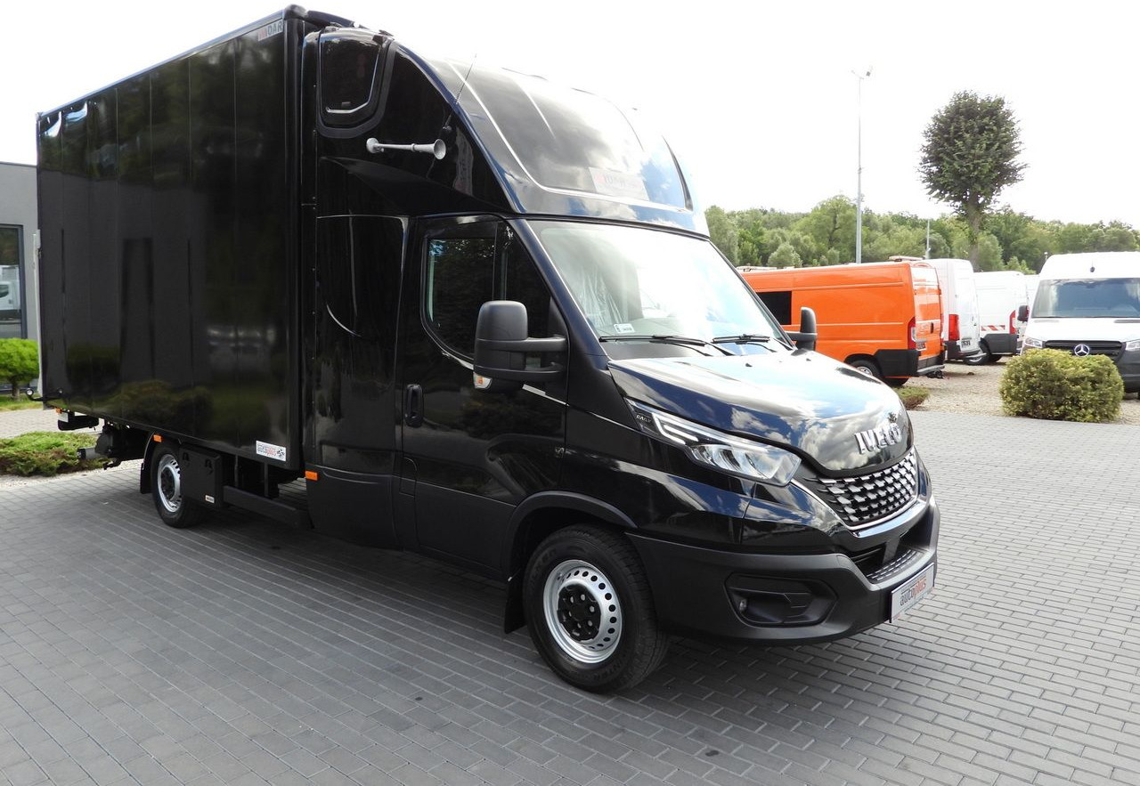 IVECO DAILY 35S18 BOX LIFT 8 PALLETS WEBASTO CRUISE CONTROL NAVIGATION LED LIGHTS PNEUMATICS AIR CONDITIONING  180HP - Dobozos kisteherautó: 4 kép. IVECO DAILY 35S18 BOX LIFT 8 PALLETS WEBASTO CRUISE CONTROL NAVIGATION LED LIGHTS PNEUMATICS AIR CONDITIONING  180HP - Dobozos kisteherautó: 4 kép.