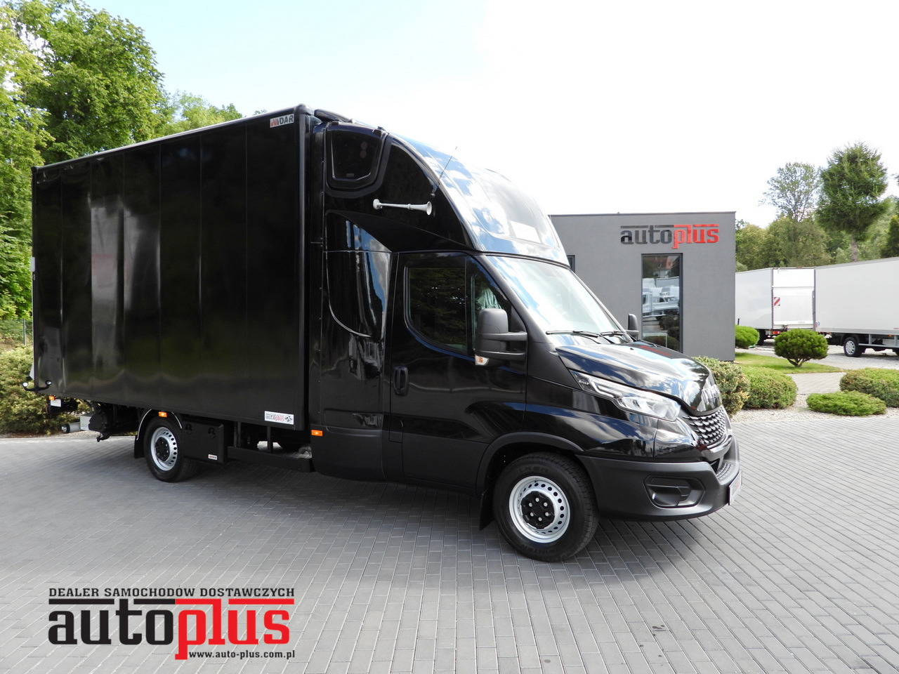 IVECO DAILY 35S18 BOX LIFT 8 PALLETS WEBASTO CRUISE CONTROL NAVIGATION LED LIGHTS PNEUMATICS AIR CONDITIONING 180HP - Dobozos kisteherautó: 1 kép. IVECO DAILY 35S18 BOX LIFT 8 PALLETS WEBASTO CRUISE CONTROL NAVIGATION LED LIGHTS PNEUMATICS AIR CONDITIONING 180HP - Dobozos kisteherautó: 1 kép.