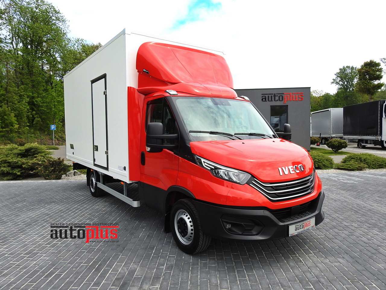 IVECO DAILY 35S18 NEW BOX 10 PALLETS CRUISE CONTROL NAVIGATION AIR CONDITIONING LED LIGHTS GUARANTEE 180HP - Dobozos kisteherautó: 1 kép. IVECO DAILY 35S18 NEW BOX 10 PALLETS CRUISE CONTROL NAVIGATION AIR CONDITIONING LED LIGHTS GUARANTEE 180HP - Dobozos kisteherautó: 1 kép.