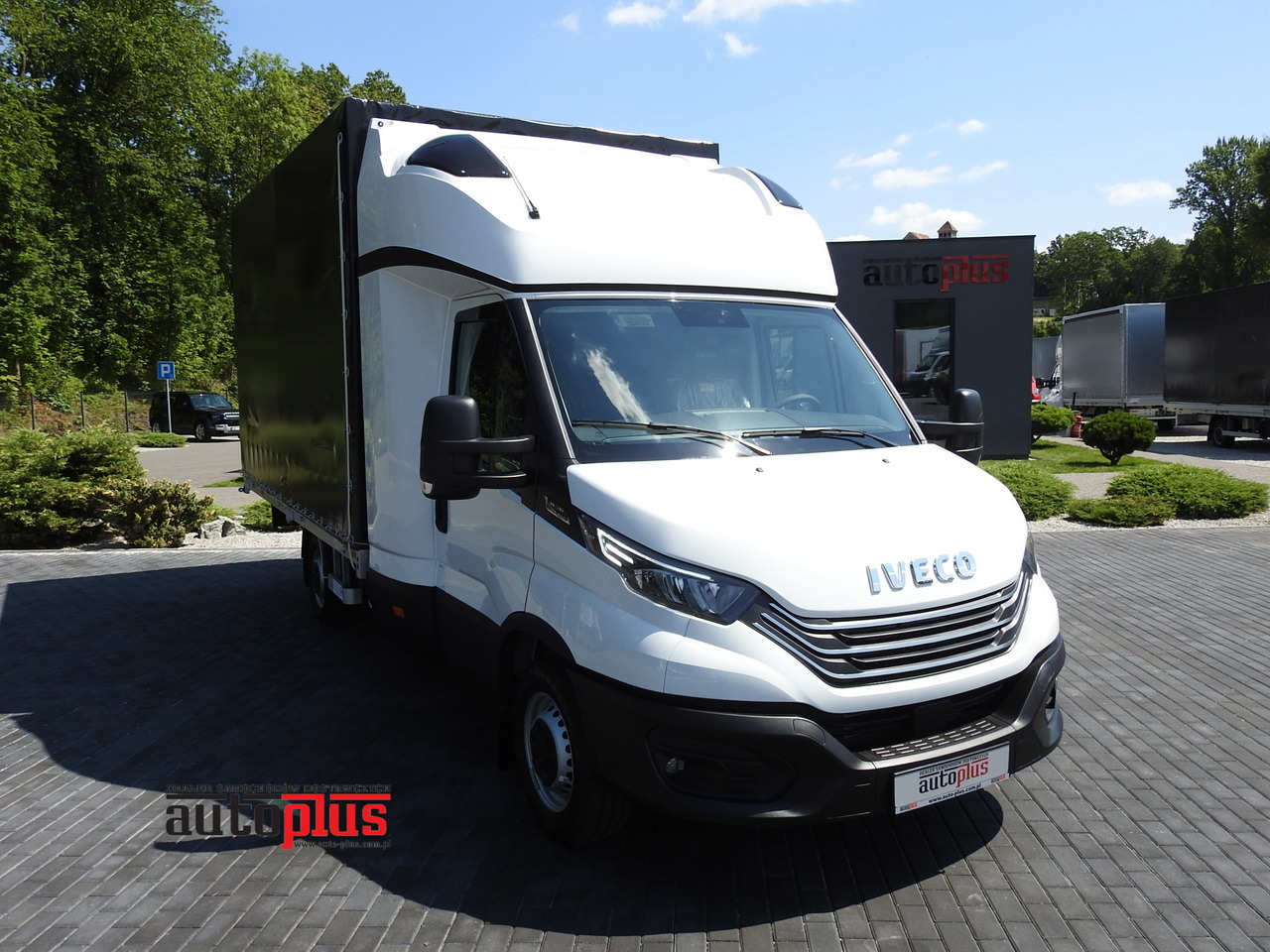 IVECO DAILY 35S18 NEW TARPAULIN 8 PALLETS CRUISE CONTROL NAVIGATION LED LIGHTS AUTOMATIC TRANSMISSION HI-MATIC MANUFACTURERS WARRANTY 180HP - Ponyvás kisteherautó: 1 kép. IVECO DAILY 35S18 NEW TARPAULIN 8 PALLETS CRUISE CONTROL NAVIGATION LED LIGHTS AUTOMATIC TRANSMISSION HI-MATIC MANUFACTURERS WARRANTY 180HP - Ponyvás kisteherautó: 1 kép.