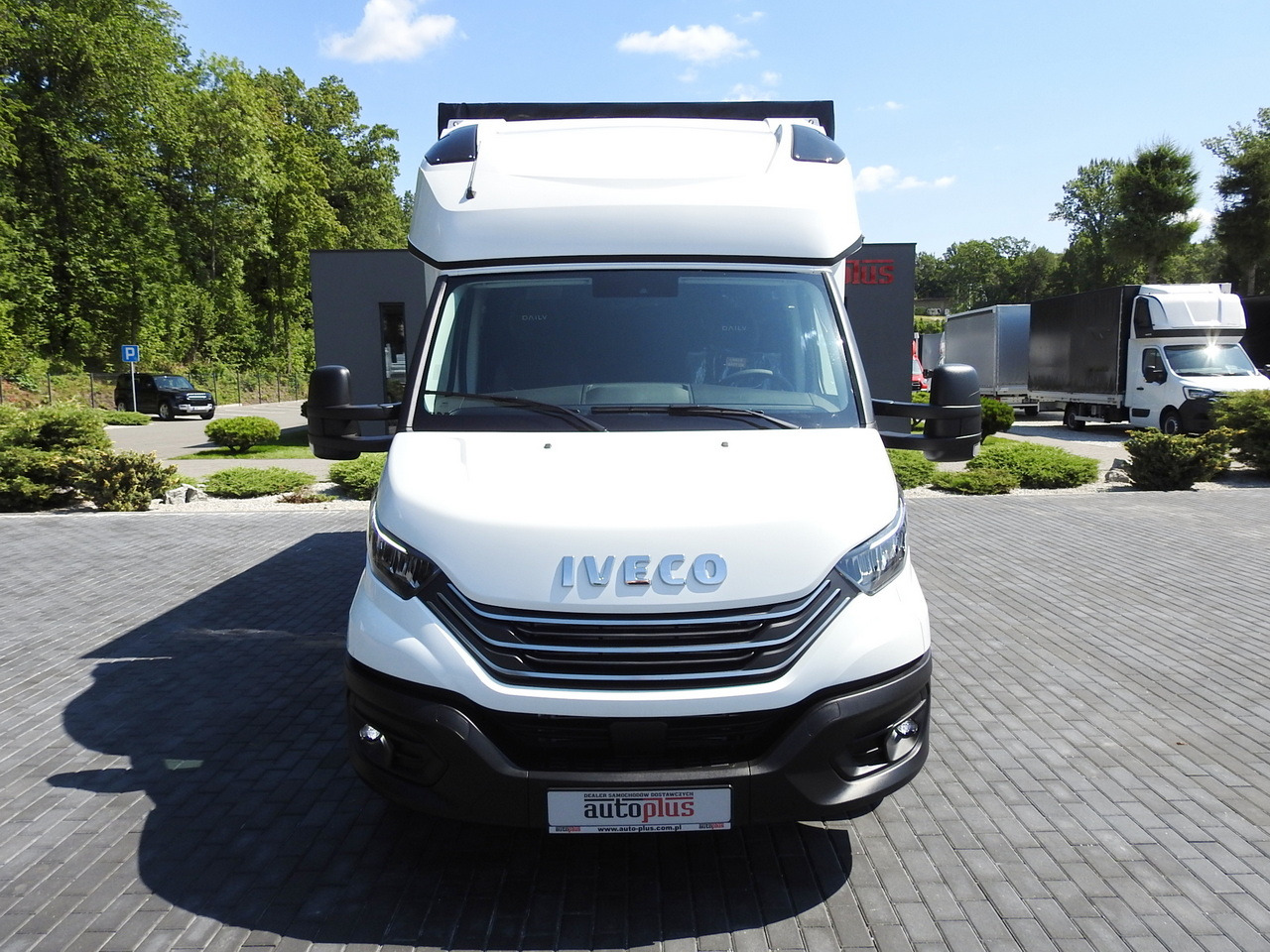 IVECO DAILY 35S18 NEW TARPAULIN 8 PALLETS CRUISE CONTROL NAVIGATION LED LIGHTS AUTOMATIC TRANSMISSION HI-MATIC MANUFACTURERS WARRANTY 180HP - Ponyvás kisteherautó: 5 kép. IVECO DAILY 35S18 NEW TARPAULIN 8 PALLETS CRUISE CONTROL NAVIGATION LED LIGHTS AUTOMATIC TRANSMISSION HI-MATIC MANUFACTURERS WARRANTY 180HP - Ponyvás kisteherautó: 5 kép.