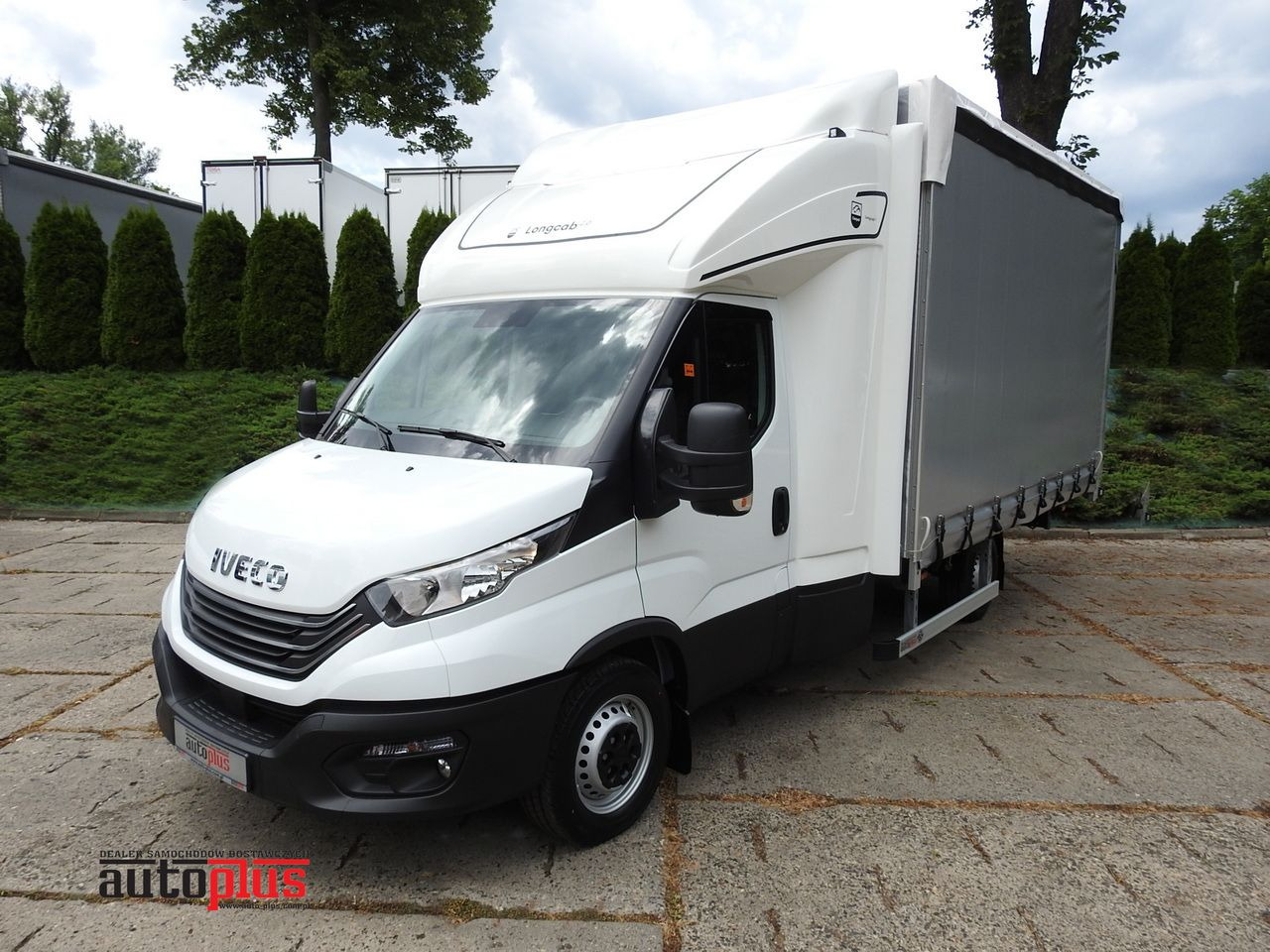 IVECO DAILY 35S18 NEW TARPAULIN WEBASTO CRUISE CONTROL AIR CONDITIONING 180HP - Ponyvás kisteherautó: 1 kép. IVECO DAILY 35S18 NEW TARPAULIN WEBASTO CRUISE CONTROL AIR CONDITIONING 180HP - Ponyvás kisteherautó: 1 kép.