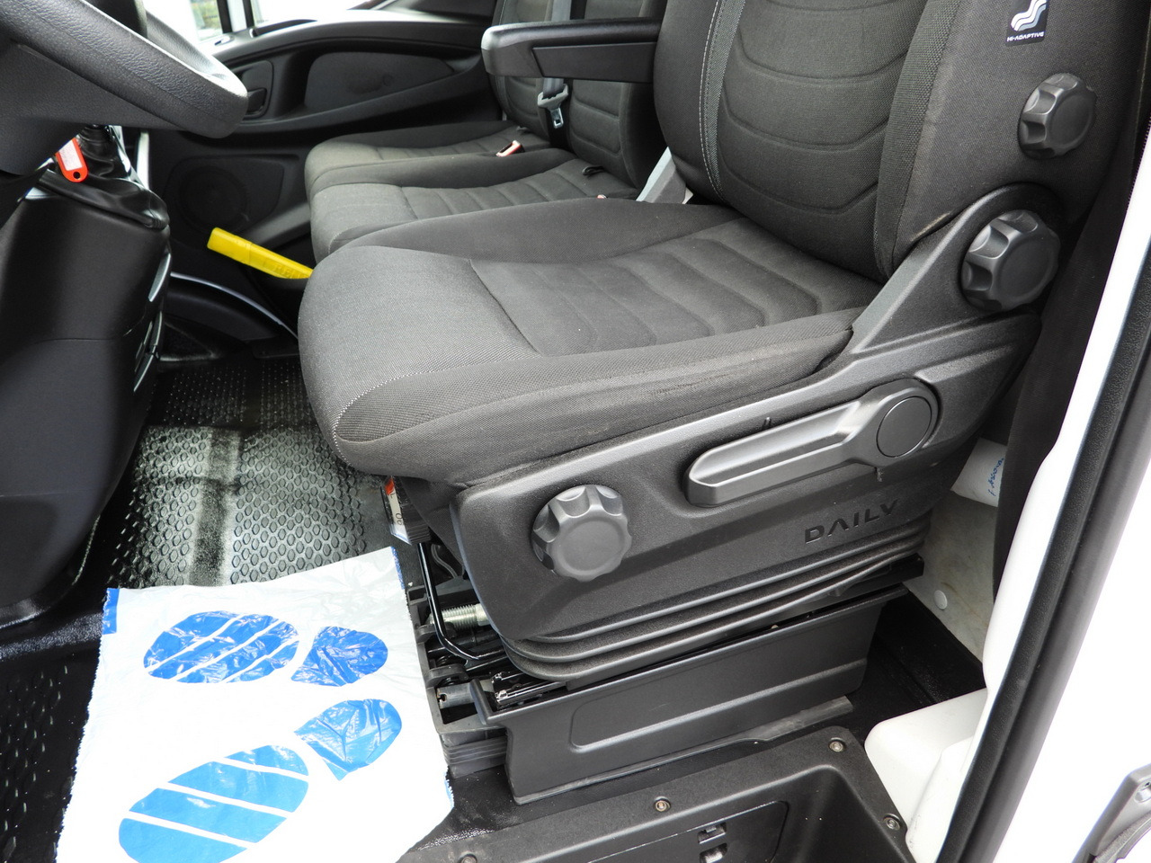 Ponyvás kisteherautó IVECO DAILY 35S18 TARPAULIN 10 PALLETS CRUISE CONTROL LED LIGHTS AIR CONDITIONING  180HP: 29 kép.