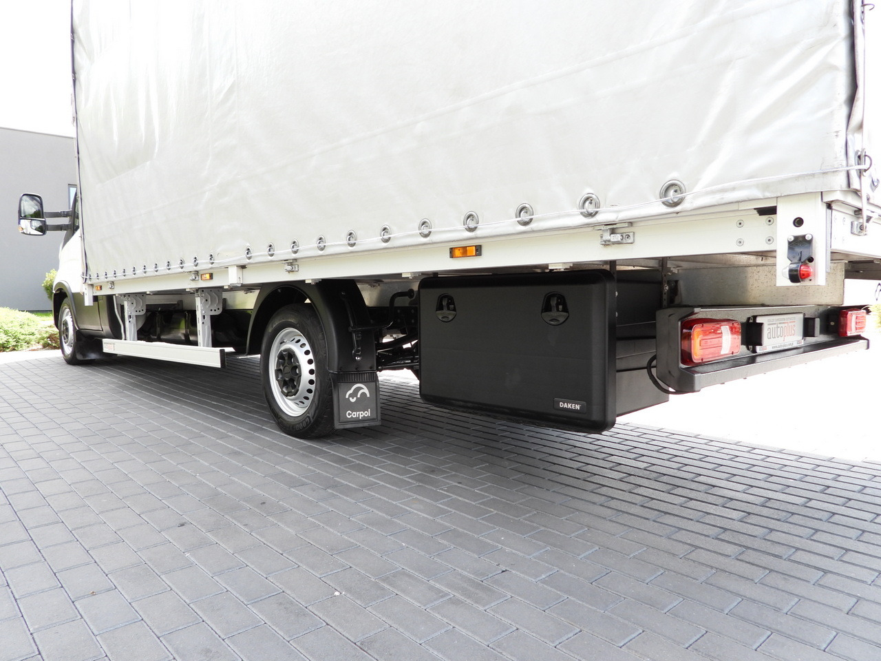 Ponyvás kisteherautó IVECO DAILY 35S18 TARPAULIN 10 PALLETS CRUISE CONTROL LED LIGHTS AIR CONDITIONING  180HP: 16 kép.
