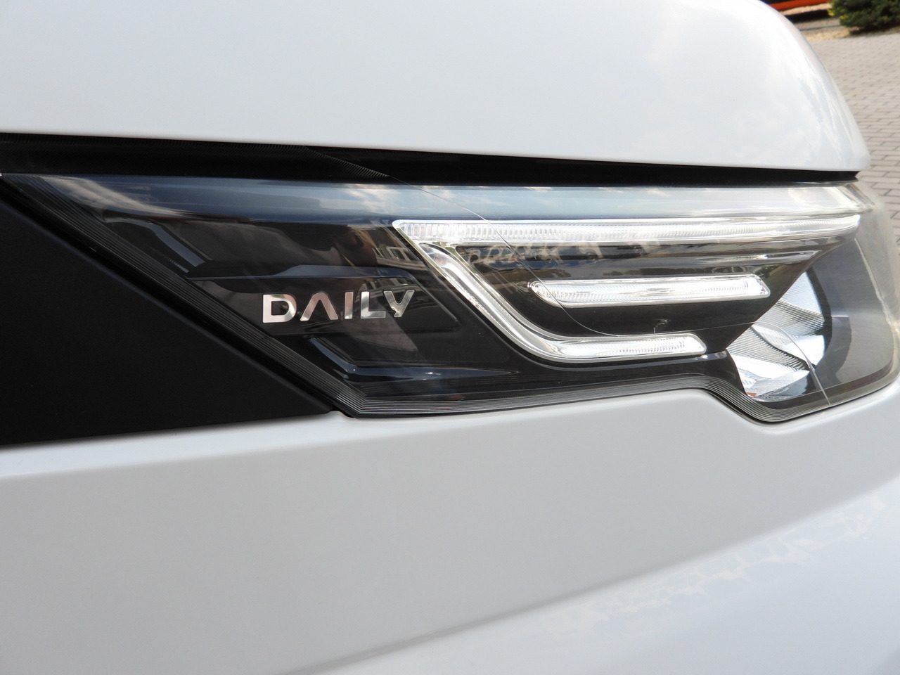 Ponyvás kisteherautó IVECO DAILY 35S18 TARPAULIN 10 PALLETS CRUISE CONTROL LED LIGHTS AIR CONDITIONING  180HP: 20 kép.