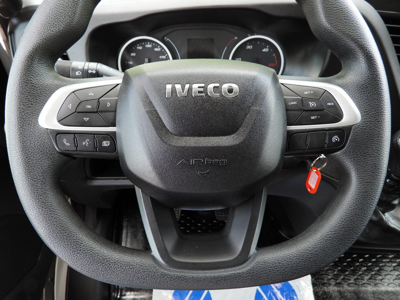 Ponyvás kisteherautó IVECO DAILY 35S18 TARPAULIN 10 PALLETS CRUISE CONTROL LED LIGHTS AIR CONDITIONING  180HP: 31 kép.