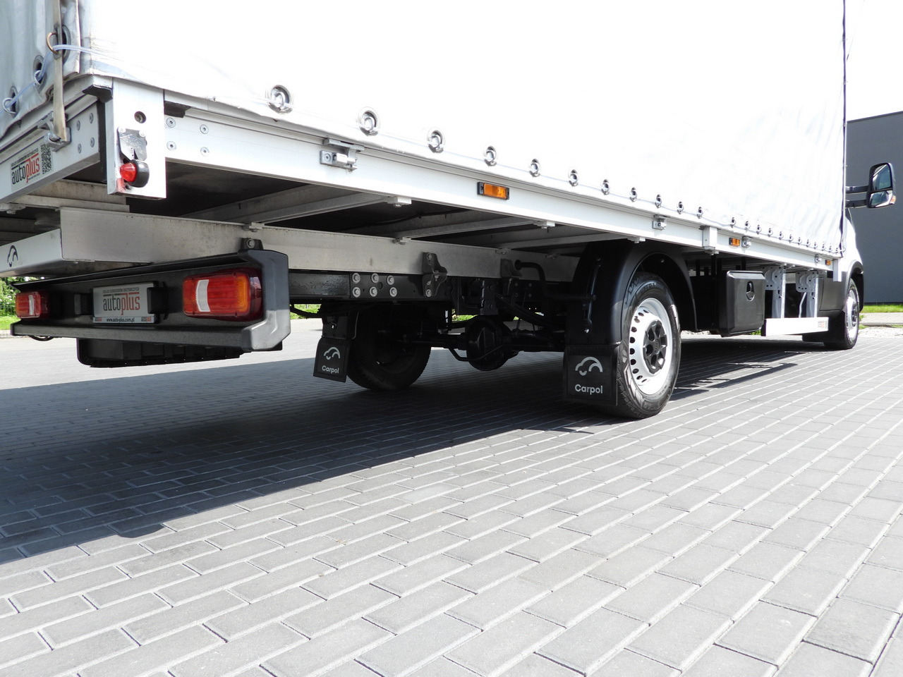 Ponyvás kisteherautó IVECO DAILY 35S18 TARPAULIN 10 PALLETS CRUISE CONTROL LED LIGHTS AIR CONDITIONING  180HP: 17 kép.