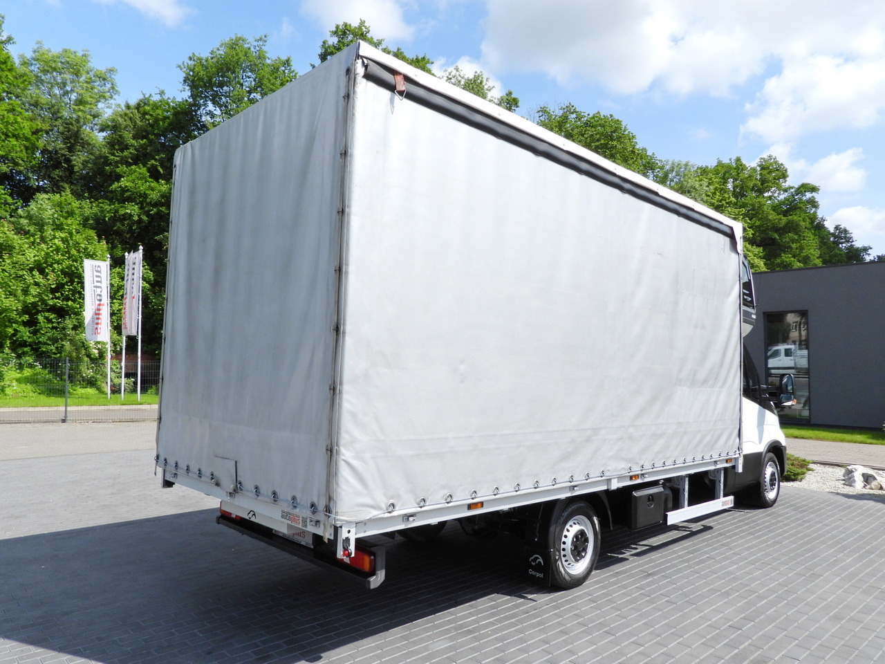 Ponyvás kisteherautó IVECO DAILY 35S18 TARPAULIN 10 PALLETS CRUISE CONTROL LED LIGHTS AIR CONDITIONING  180HP: 13 kép.
