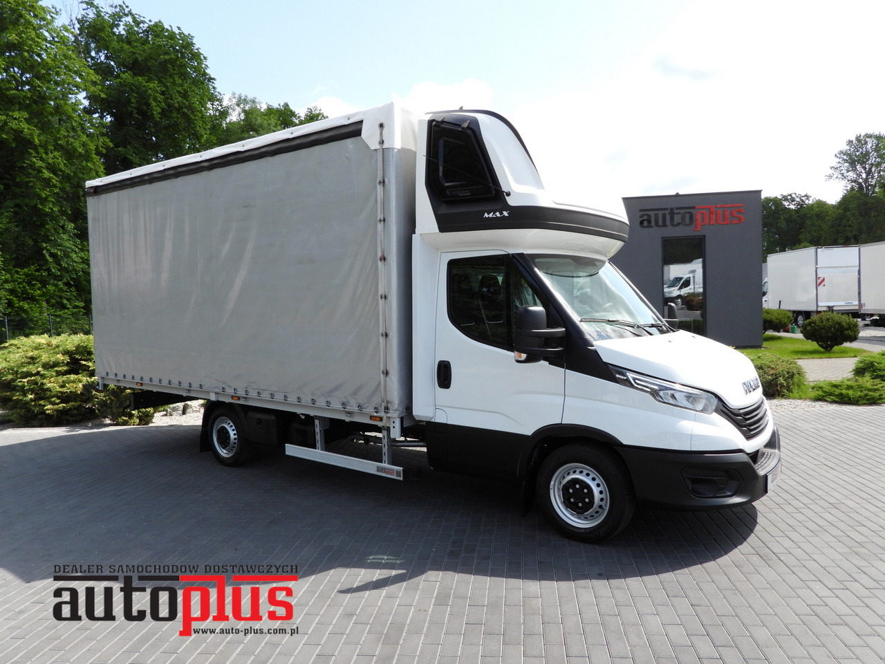 IVECO DAILY 35S18 TARPAULIN 10 PALLETS CRUISE CONTROL LED LIGHTS AIR CONDITIONING 180HP - Ponyvás kisteherautó: 1 kép. IVECO DAILY 35S18 TARPAULIN 10 PALLETS CRUISE CONTROL LED LIGHTS AIR CONDITIONING 180HP - Ponyvás kisteherautó: 1 kép.