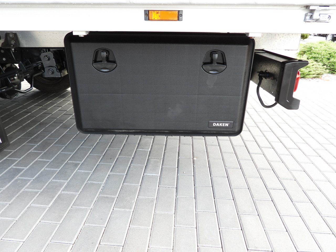 Ponyvás kisteherautó IVECO DAILY 35S18 TARPAULIN 10 PALLETS CRUISE CONTROL LED LIGHTS AIR CONDITIONING  180HP: 24 kép.