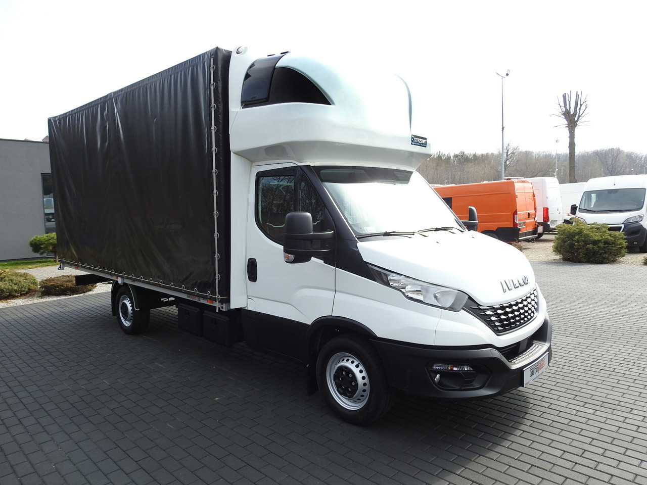 IVECO DAILY 35S18 TARPAULIN 10 PALLETS WEBASTO CRUISE CONTROL AIR CONDITIONING 180HP - Ponyvás kisteherautó: 4 kép. IVECO DAILY 35S18 TARPAULIN 10 PALLETS WEBASTO CRUISE CONTROL AIR CONDITIONING 180HP - Ponyvás kisteherautó: 4 kép.