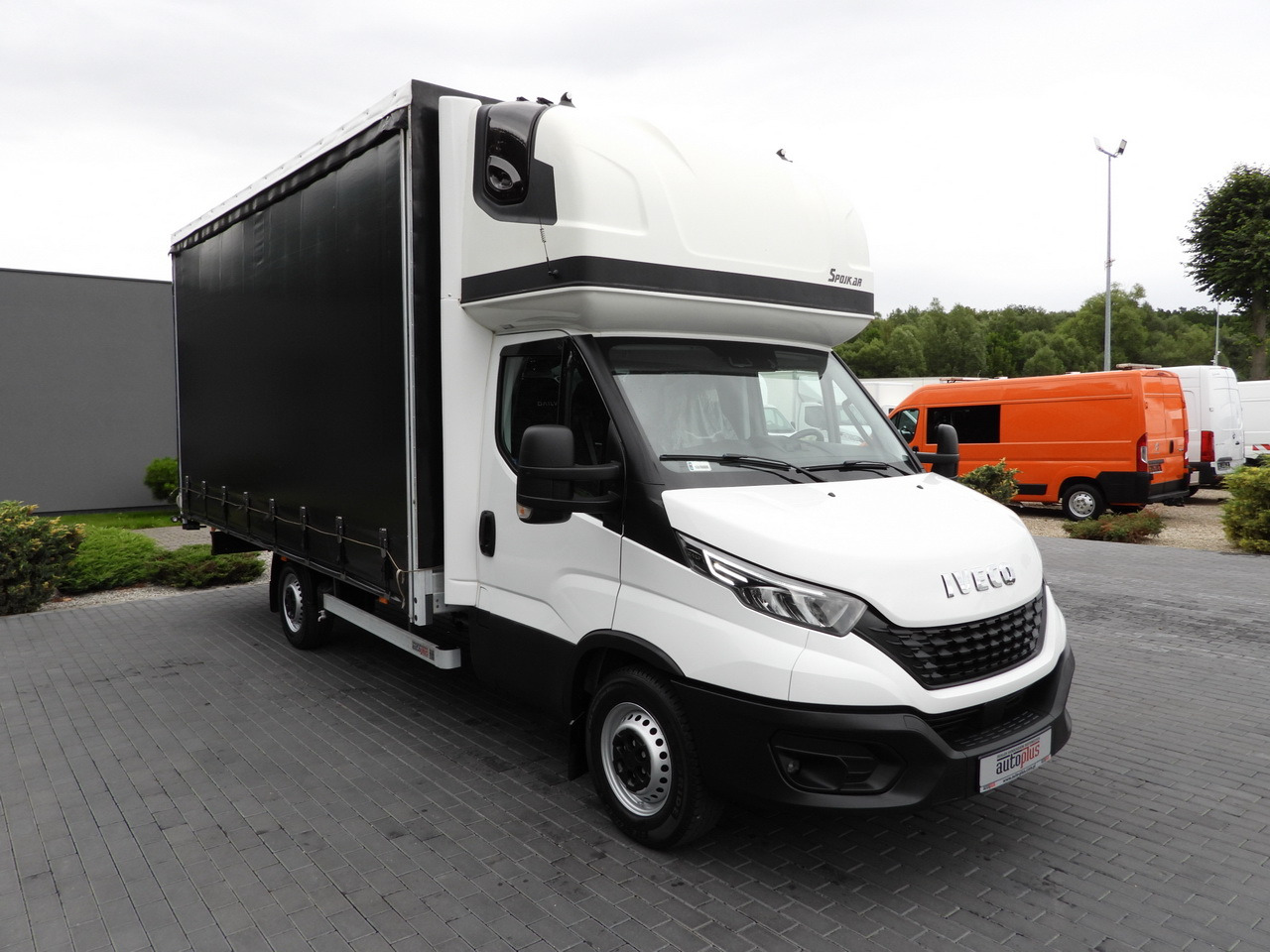 IVECO DAILY 35S18 TARPAULIN 10 PALLETS WEBASTO CRUISE CONTROL NAVIGATION LED LIGHTS AIR CONDITIONING 180HP - Ponyvás kisteherautó: 4 kép. IVECO DAILY 35S18 TARPAULIN 10 PALLETS WEBASTO CRUISE CONTROL NAVIGATION LED LIGHTS AIR CONDITIONING 180HP - Ponyvás kisteherautó: 4 kép.