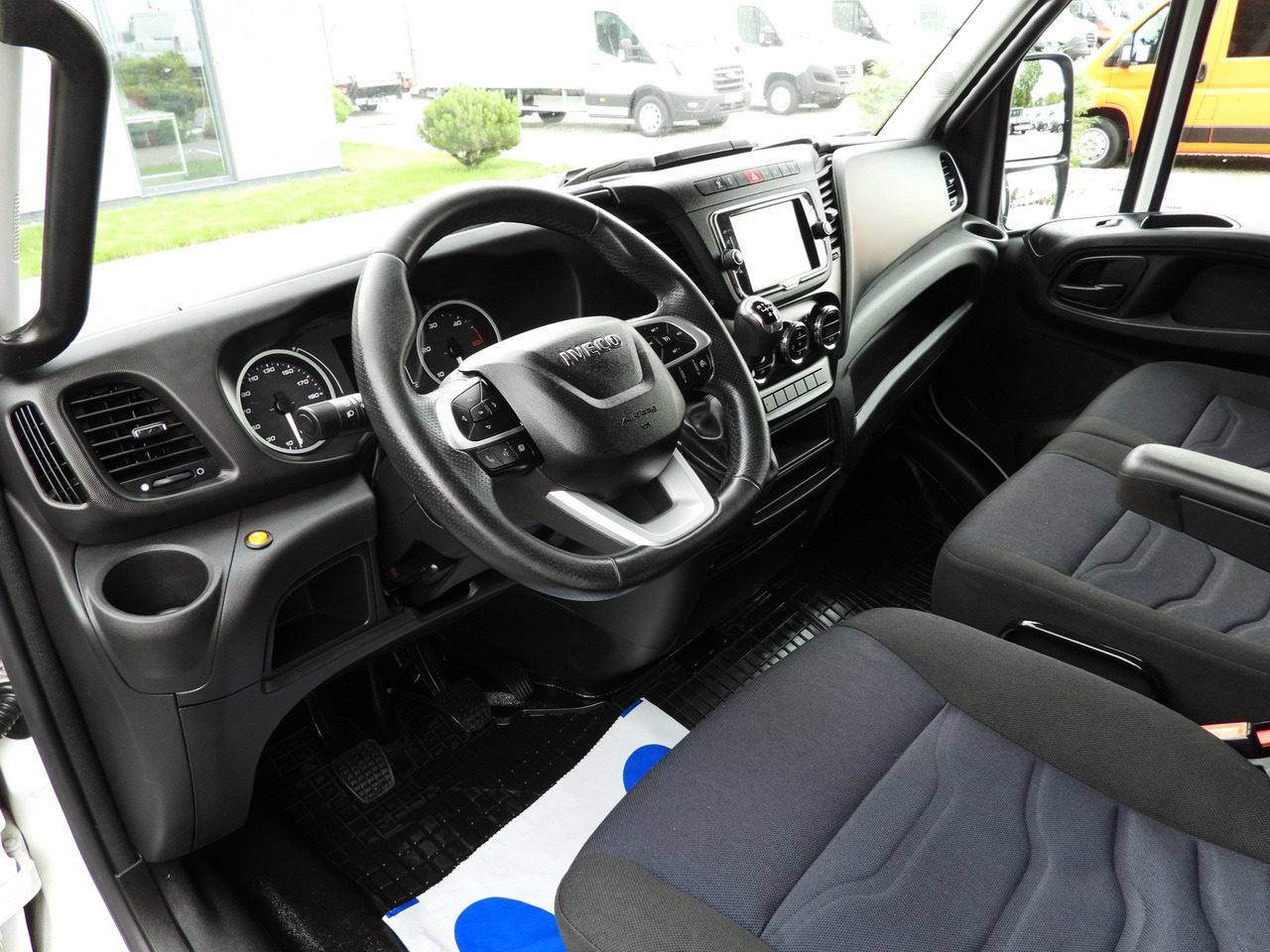 IVECO DAILY 35S18 TARPAULIN 10 PALLETS WEBASTO CRUISE CONTROL NAVIGATION LED LIGHTS AIR CONDITIONING 180HP - Ponyvás kisteherautó: 2 kép. IVECO DAILY 35S18 TARPAULIN 10 PALLETS WEBASTO CRUISE CONTROL NAVIGATION LED LIGHTS AIR CONDITIONING 180HP - Ponyvás kisteherautó: 2 kép.