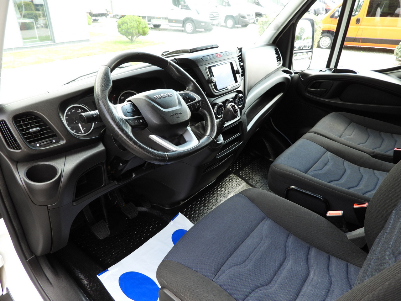 IVECO DAILY 35S18 TARPAULIN 10 PALLETS WEBASTO CRUISE CONTROL NAVIGATION LED LIGHTS AIR CONDITIONING 180HP - Ponyvás kisteherautó: 2 kép. IVECO DAILY 35S18 TARPAULIN 10 PALLETS WEBASTO CRUISE CONTROL NAVIGATION LED LIGHTS AIR CONDITIONING 180HP - Ponyvás kisteherautó: 2 kép.