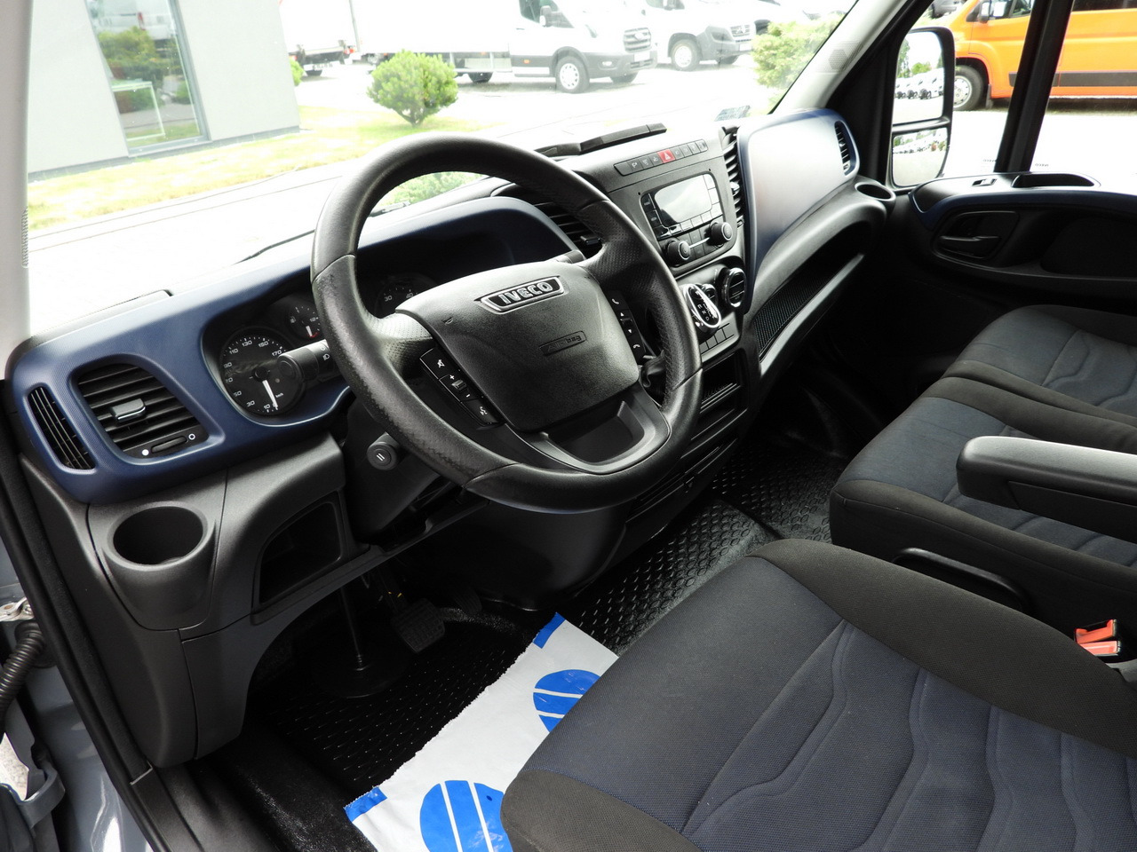 IVECO DAILY 35S18 TARPAULIN 10 PALLETS WEBASTO CRUISE CONTROL PNEUMATICS AUTOMATIC TRANSMISSION HI-MATIC AIR CONDITIONING 180HP - Ponyvás kisteherautó: 2 kép. IVECO DAILY 35S18 TARPAULIN 10 PALLETS WEBASTO CRUISE CONTROL PNEUMATICS AUTOMATIC TRANSMISSION HI-MATIC AIR CONDITIONING 180HP - Ponyvás kisteherautó: 2 kép.