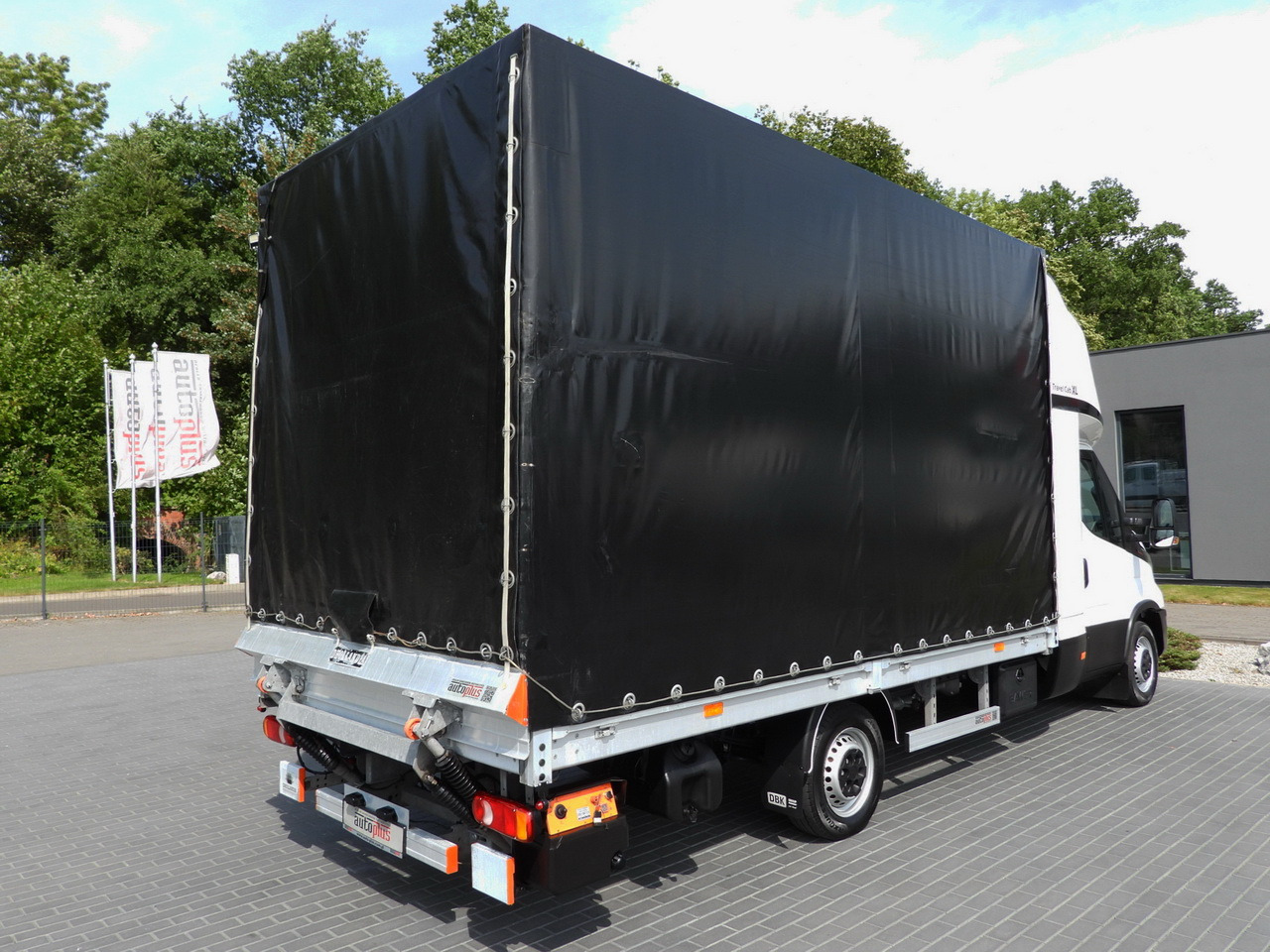 Ponyvás kisteherautó IVECO DAILY 35S18 TARPAULIN LIFT 8 PALLETS CRUISE CONTROL AIR CONDITIONING 180HP: 16 kép. Ponyvás kisteherautó IVECO DAILY 35S18 TARPAULIN LIFT 8 PALLETS CRUISE CONTROL AIR CONDITIONING 180HP: 16 kép.