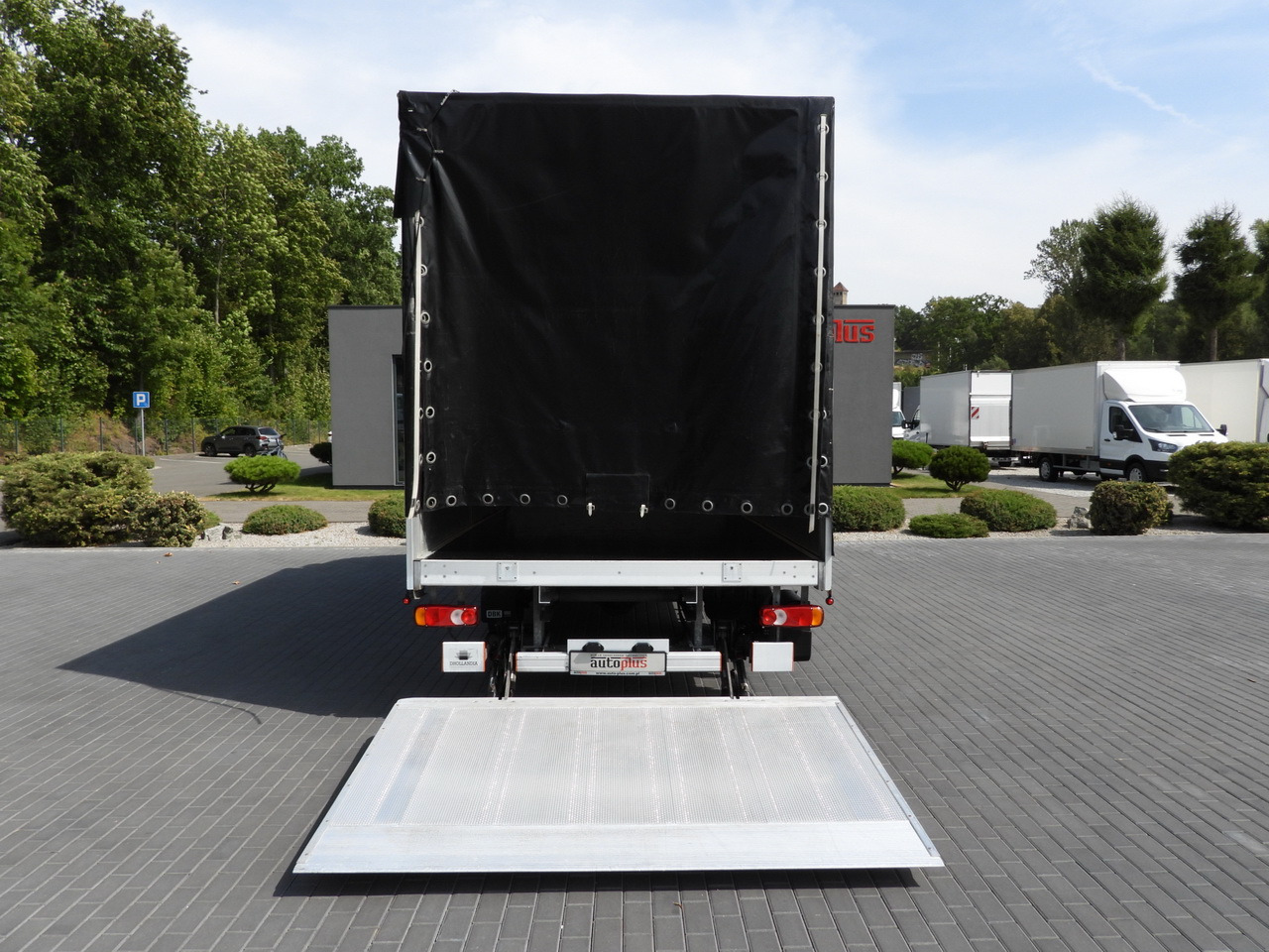 Ponyvás kisteherautó IVECO DAILY 35S18 TARPAULIN LIFT 8 PALLETS CRUISE CONTROL AIR CONDITIONING 180HP: 13 kép. Ponyvás kisteherautó IVECO DAILY 35S18 TARPAULIN LIFT 8 PALLETS CRUISE CONTROL AIR CONDITIONING 180HP: 13 kép.