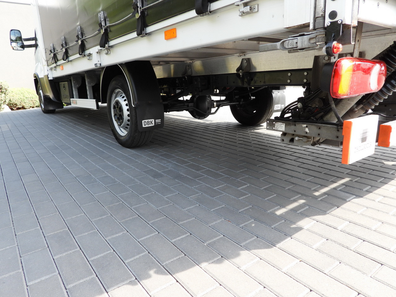 Ponyvás kisteherautó IVECO DAILY 35S18 TARPAULIN LIFT 8 PALLETS CRUISE CONTROL AIR CONDITIONING 180HP: 20 kép. Ponyvás kisteherautó IVECO DAILY 35S18 TARPAULIN LIFT 8 PALLETS CRUISE CONTROL AIR CONDITIONING 180HP: 20 kép.