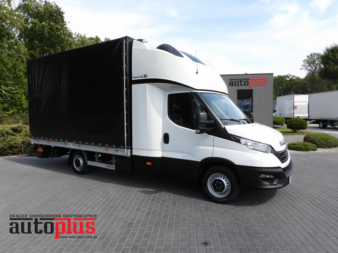 IVECO DAILY 35S18 TARPAULIN LIFT 8 PALLETS CRUISE CONTROL AIR CONDITIONING 180HP - Ponyvás kisteherautó: 1 kép. IVECO DAILY 35S18 TARPAULIN LIFT 8 PALLETS CRUISE CONTROL AIR CONDITIONING 180HP - Ponyvás kisteherautó: 1 kép.