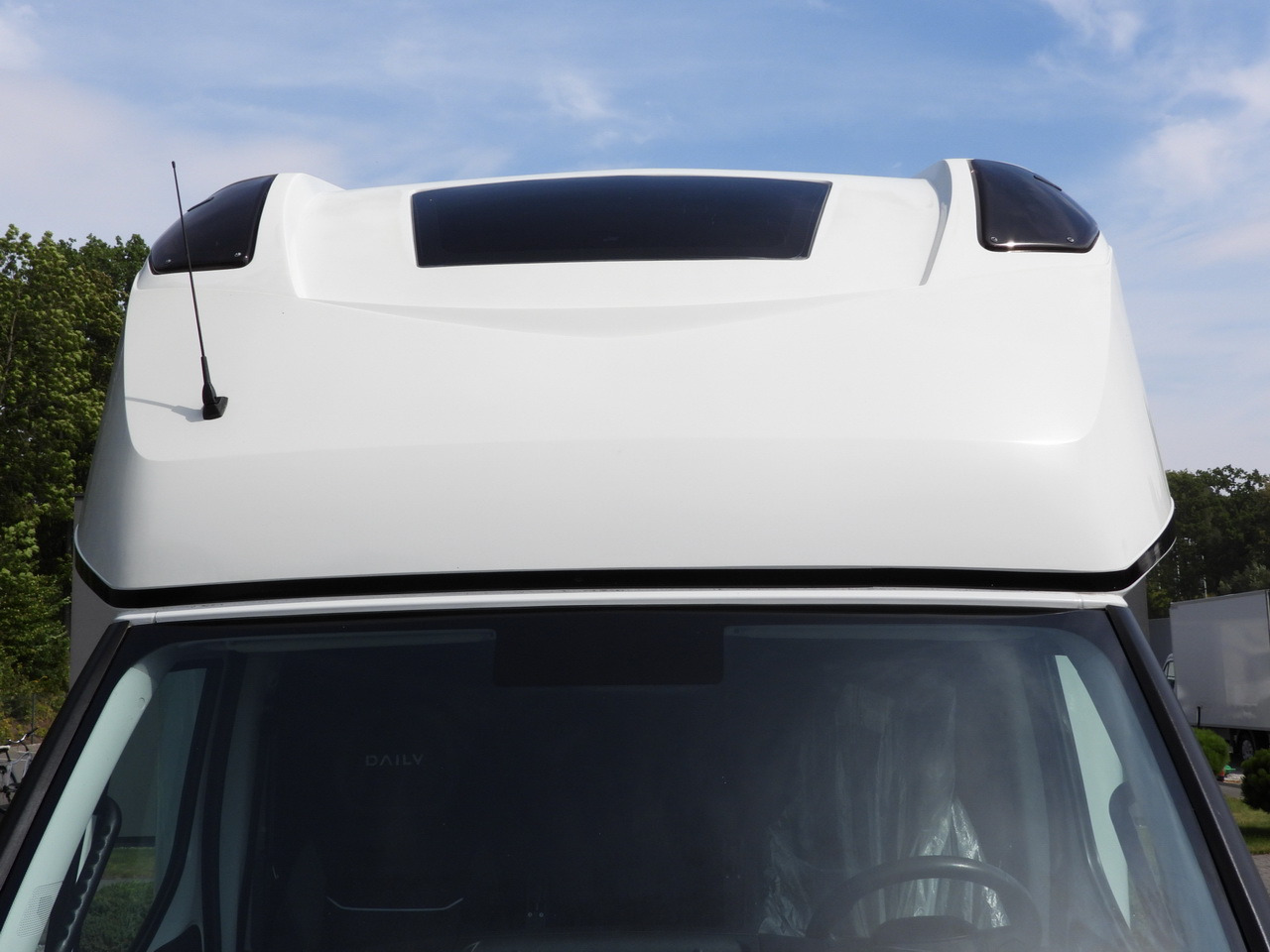 Ponyvás kisteherautó IVECO DAILY 35S18 TARPAULIN LIFT 8 PALLETS CRUISE CONTROL AIR CONDITIONING 180HP: 23 kép. Ponyvás kisteherautó IVECO DAILY 35S18 TARPAULIN LIFT 8 PALLETS CRUISE CONTROL AIR CONDITIONING 180HP: 23 kép.