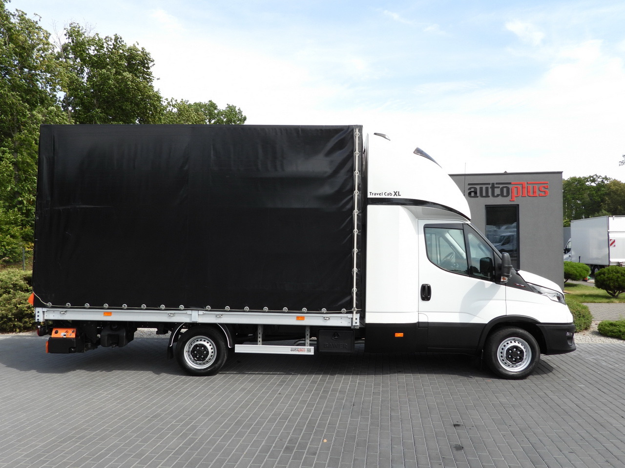 Ponyvás kisteherautó IVECO DAILY 35S18 TARPAULIN LIFT 8 PALLETS CRUISE CONTROL AIR CONDITIONING 180HP: 7 kép. Ponyvás kisteherautó IVECO DAILY 35S18 TARPAULIN LIFT 8 PALLETS CRUISE CONTROL AIR CONDITIONING 180HP: 7 kép.