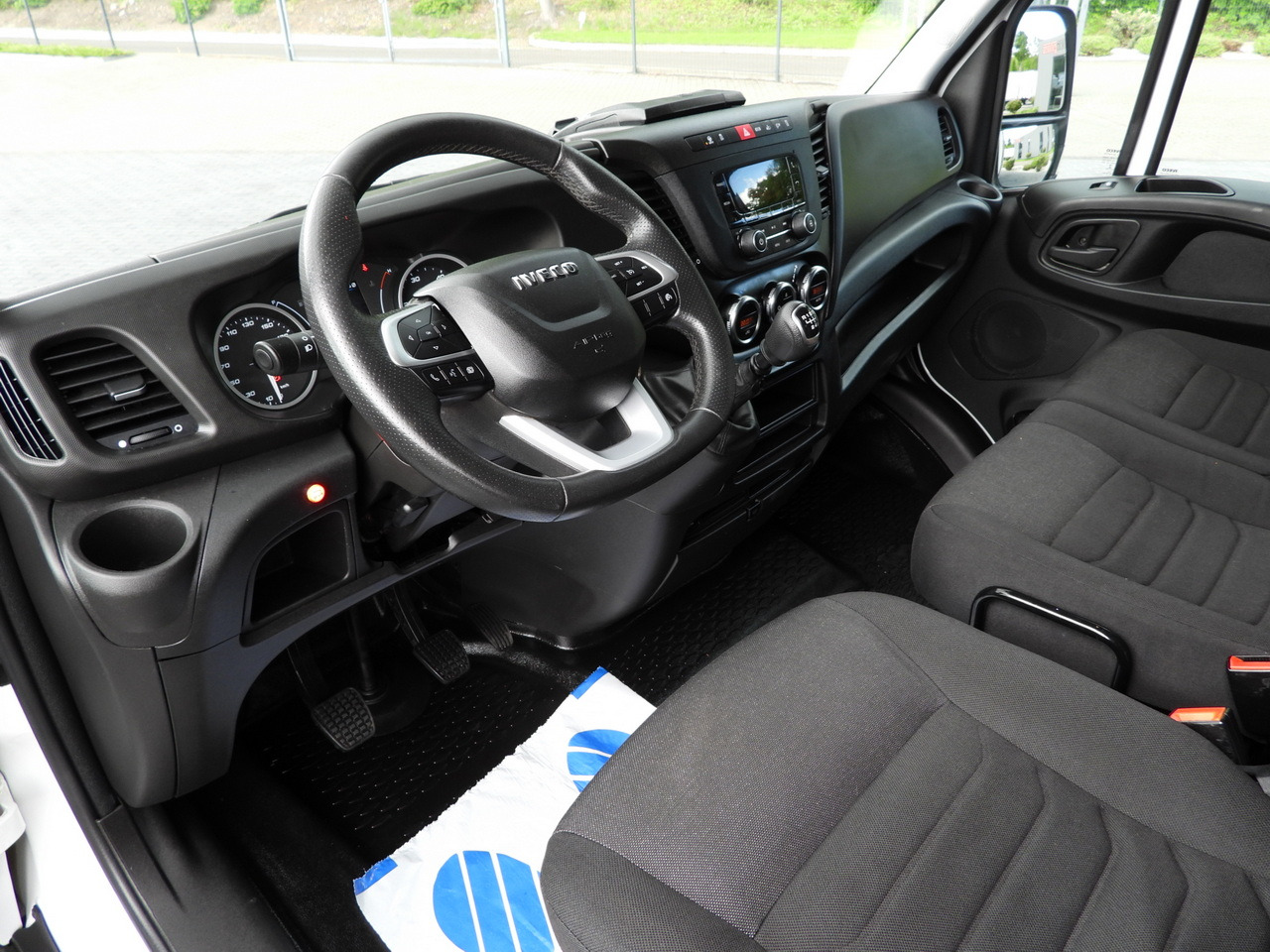 IVECO DAILY 35S18 TARPAULIN LIFT 8 PALLETS WEBASTO CRUISE CONTROL AIR CONDITIONING  180HP - Ponyvás kisteherautó: 2 kép. IVECO DAILY 35S18 TARPAULIN LIFT 8 PALLETS WEBASTO CRUISE CONTROL AIR CONDITIONING  180HP - Ponyvás kisteherautó: 2 kép.