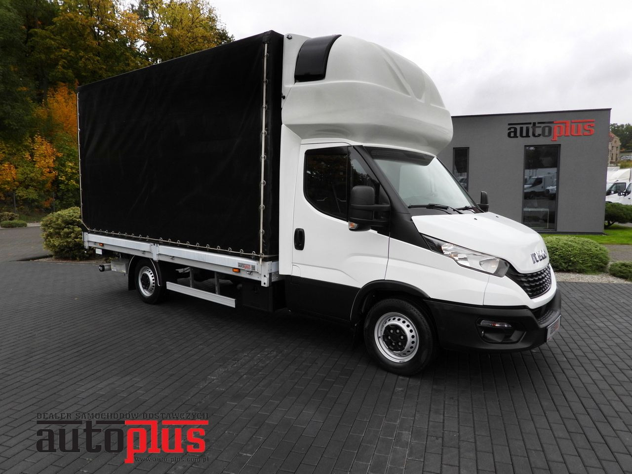 IVECO DAILY 35S18 TARPAULIN LIFT 8 PALLETS WEBASTO CRUISE CONTROL AIR CONDITIONING  180HP - Ponyvás kisteherautó: 1 kép. IVECO DAILY 35S18 TARPAULIN LIFT 8 PALLETS WEBASTO CRUISE CONTROL AIR CONDITIONING  180HP - Ponyvás kisteherautó: 1 kép.