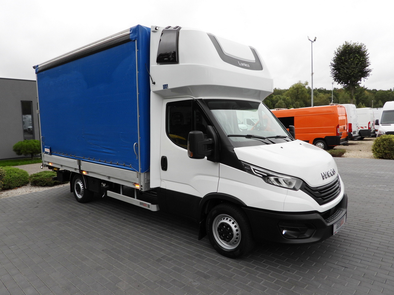 IVECO DAILY 35S18 TARPAULIN LIFT 8 PALLETS WEBASTO CRUISE CONTROL LED LIGHTS AIR CONDITIONING 180HP - Ponyvás kisteherautó: 4 kép. IVECO DAILY 35S18 TARPAULIN LIFT 8 PALLETS WEBASTO CRUISE CONTROL LED LIGHTS AIR CONDITIONING 180HP - Ponyvás kisteherautó: 4 kép.