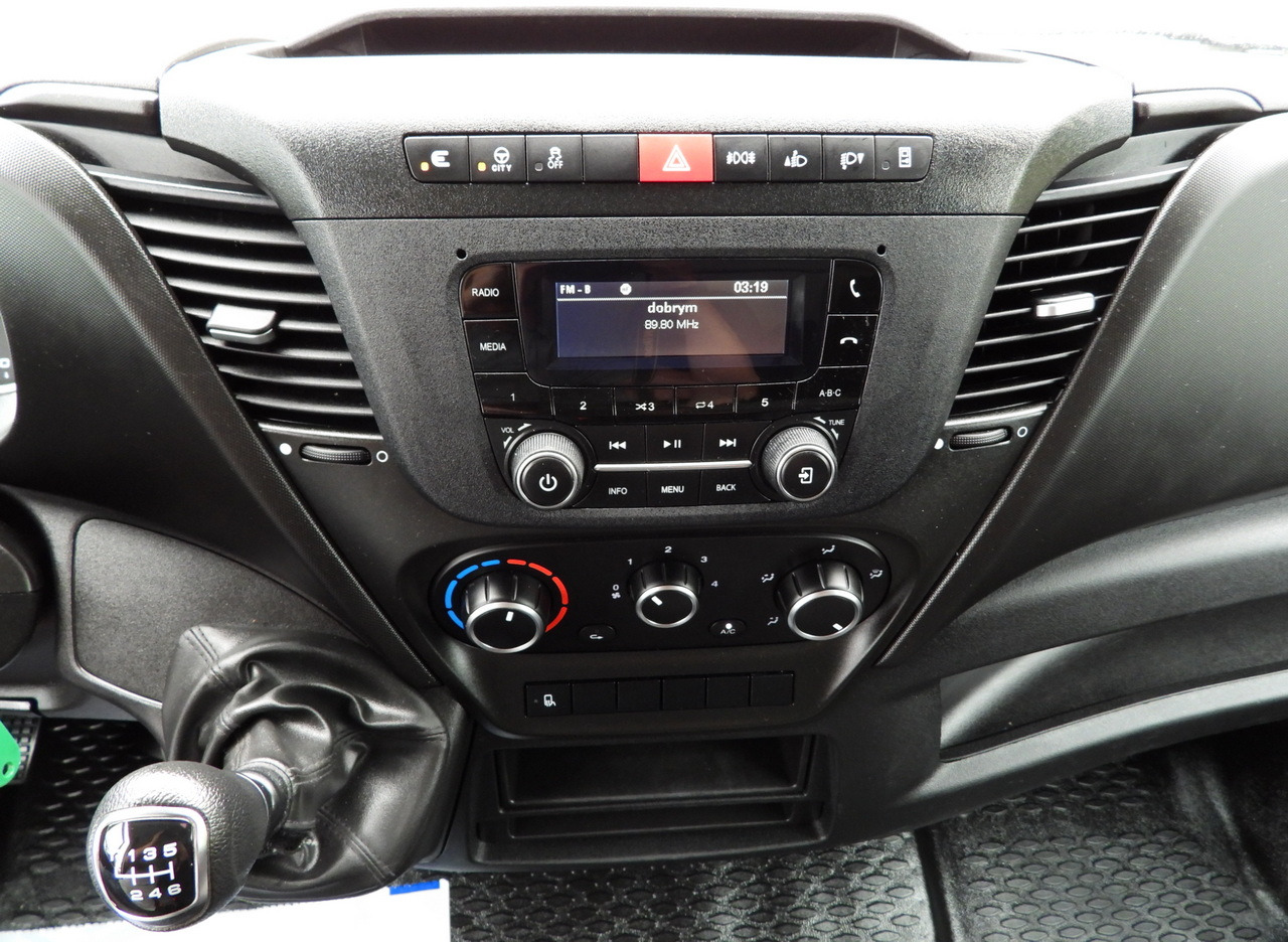 Ponyvás kisteherautó IVECO DAILY 35S18 TARPAULIN LIFT 8 PALLETS WEBASTO CRUISE CONTROL LED LIGHTS AIR CONDITIONING  180HP: 39 kép. Ponyvás kisteherautó IVECO DAILY 35S18 TARPAULIN LIFT 8 PALLETS WEBASTO CRUISE CONTROL LED LIGHTS AIR CONDITIONING  180HP: 39 kép.