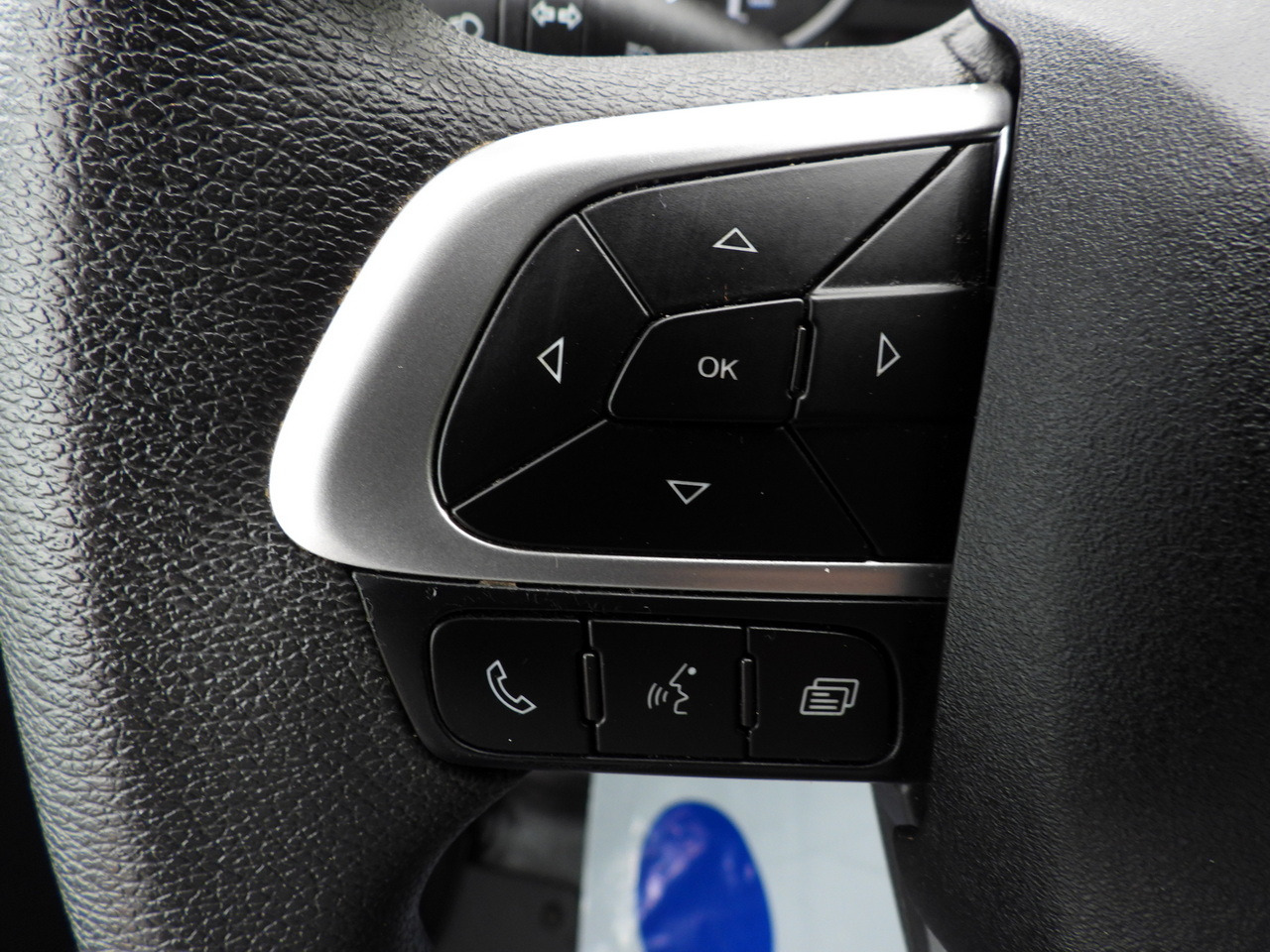 Ponyvás kisteherautó IVECO DAILY 35S18 TARPAULIN LIFT 8 PALLETS WEBASTO CRUISE CONTROL LED LIGHTS AIR CONDITIONING  180HP: 35 kép. Ponyvás kisteherautó IVECO DAILY 35S18 TARPAULIN LIFT 8 PALLETS WEBASTO CRUISE CONTROL LED LIGHTS AIR CONDITIONING  180HP: 35 kép.