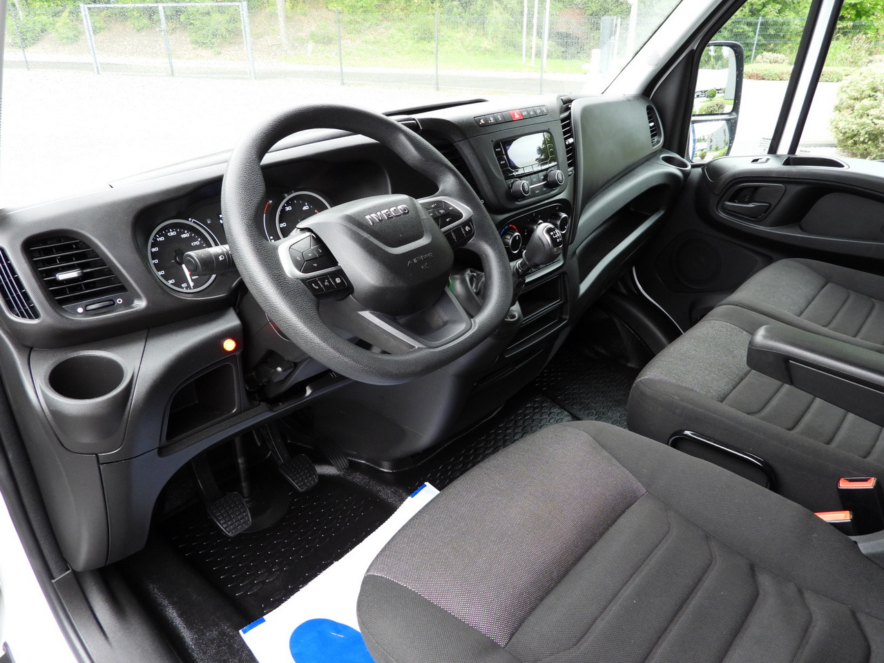 IVECO DAILY 35S18 TARPAULIN LIFT 8 PALLETS WEBASTO CRUISE CONTROL LED LIGHTS AIR CONDITIONING 180HP - Ponyvás kisteherautó: 2 kép. IVECO DAILY 35S18 TARPAULIN LIFT 8 PALLETS WEBASTO CRUISE CONTROL LED LIGHTS AIR CONDITIONING 180HP - Ponyvás kisteherautó: 2 kép.